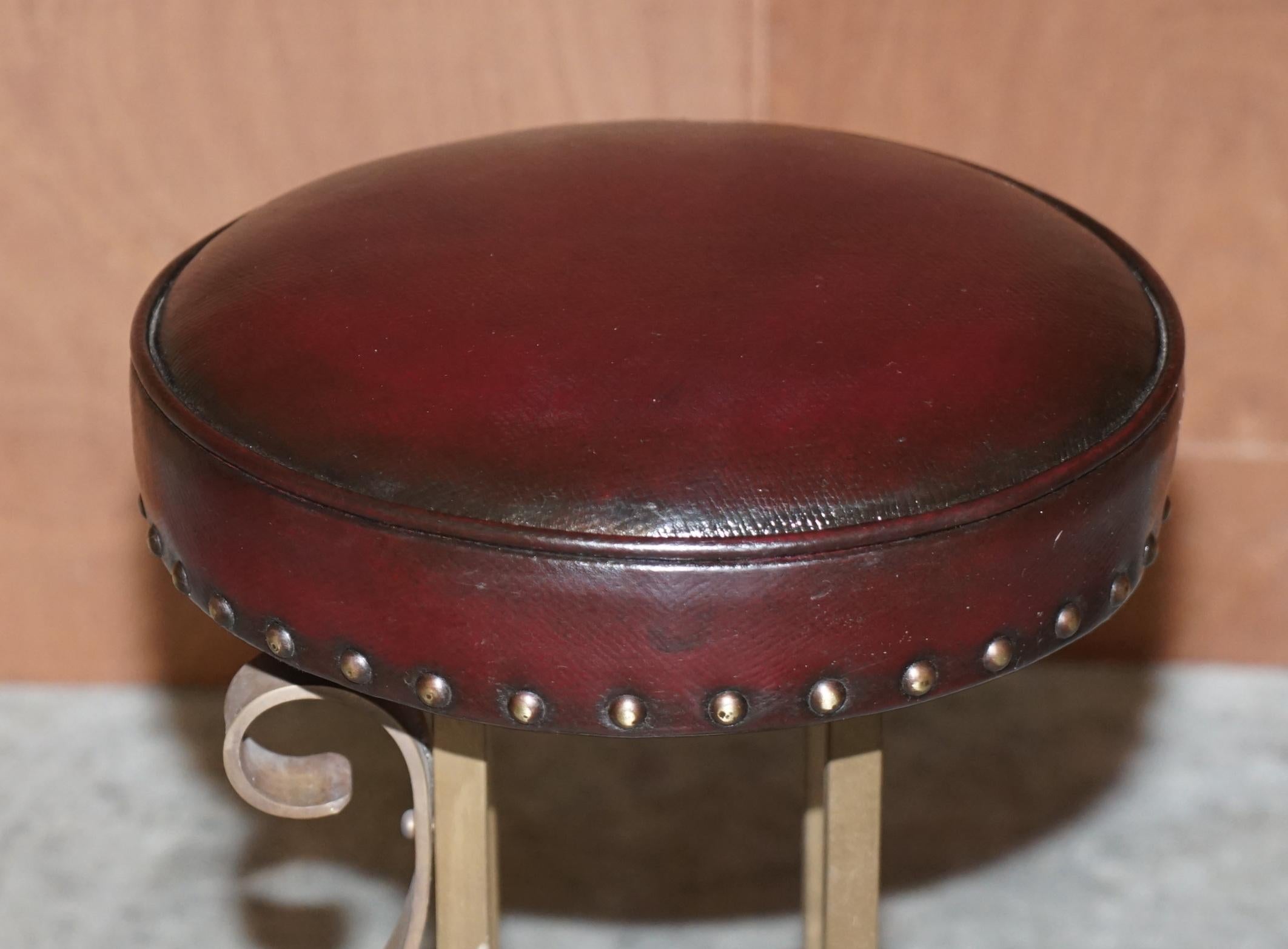 Fine Restored Victorian 1880 Brass Oxblood Leather Leather Fireplace Club Fender 7