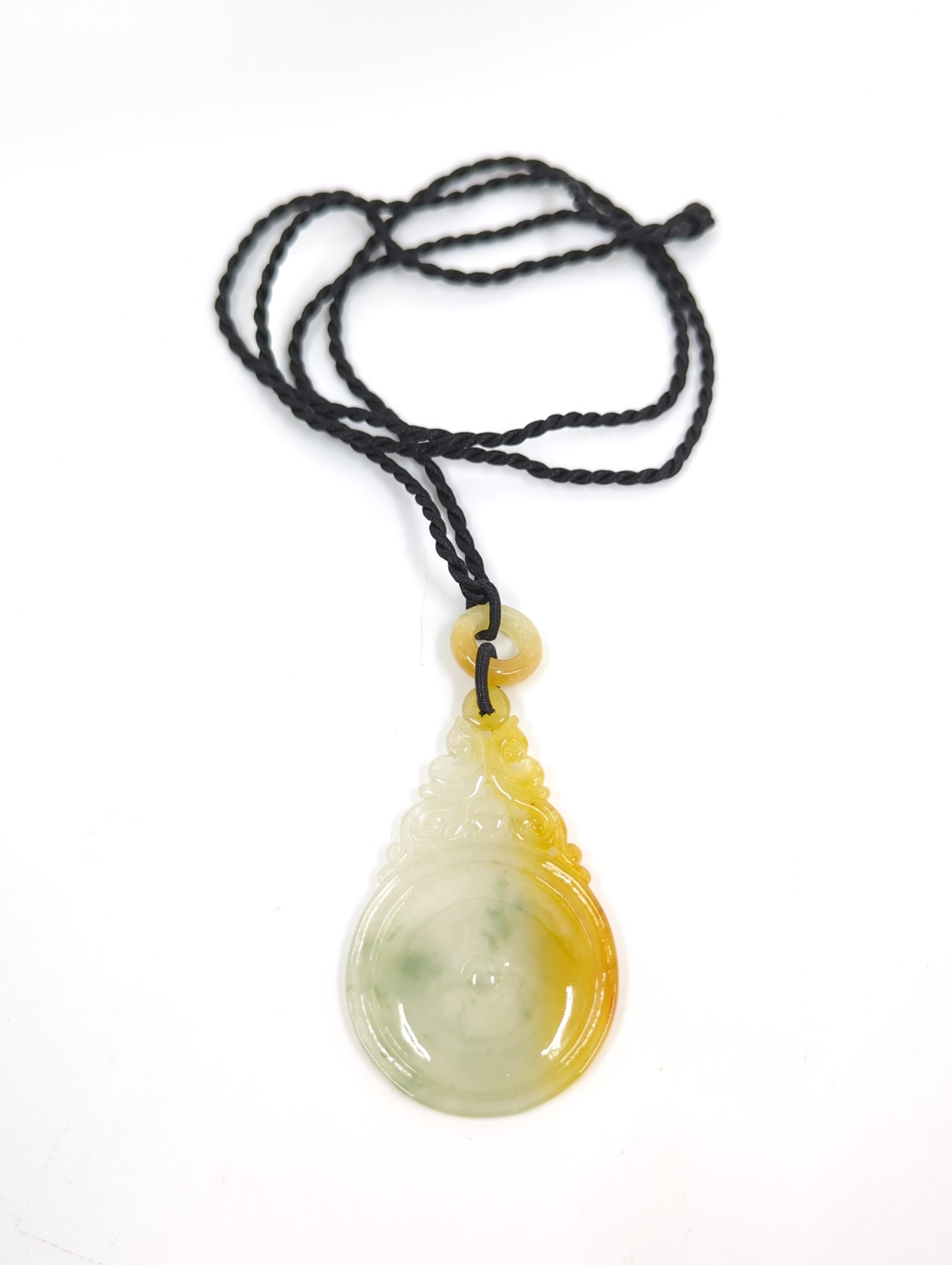 Fine Reticulated Honey Yellow Natural Jadeite Pendant Bead Necklace A-Grade  For Sale 4