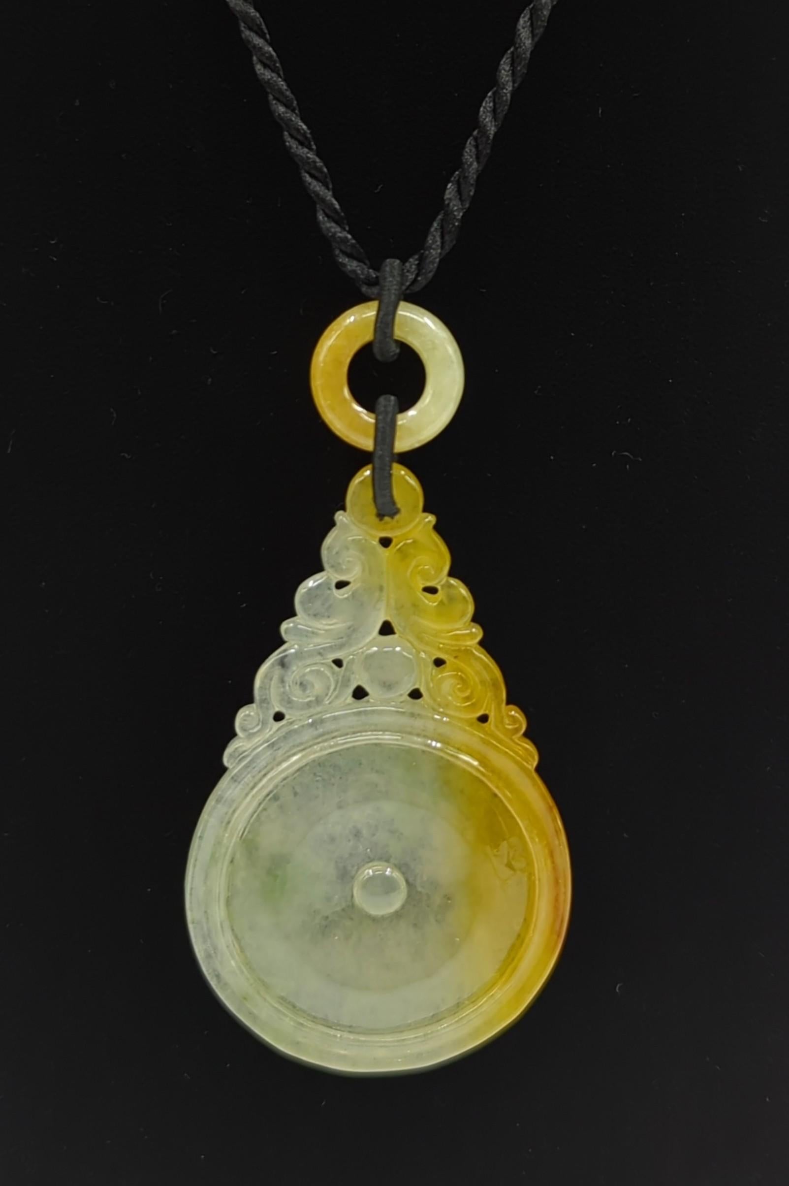 Fine Reticulated Honey Yellow Natural Jadeite Pendant Bead Necklace A-Grade  For Sale 2