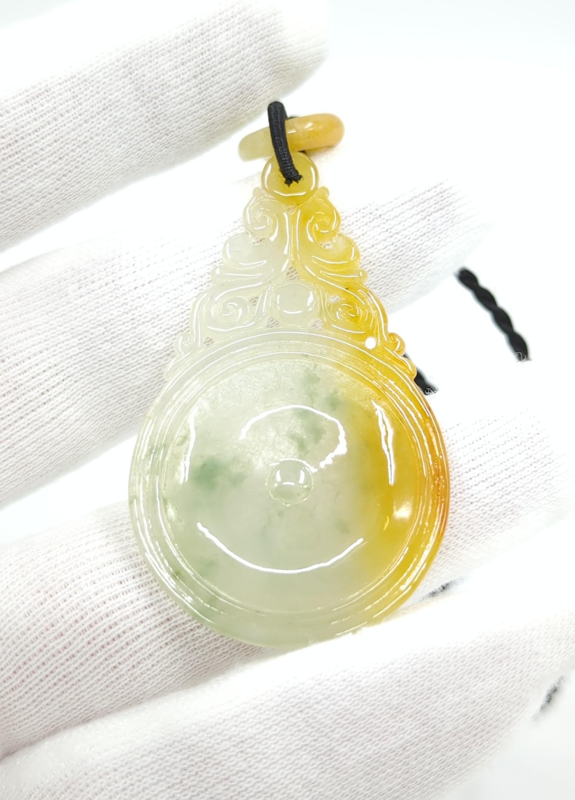 Fine Reticulated Honey Yellow Natural Jadeite Pendant Bead Necklace A-Grade  For Sale 3