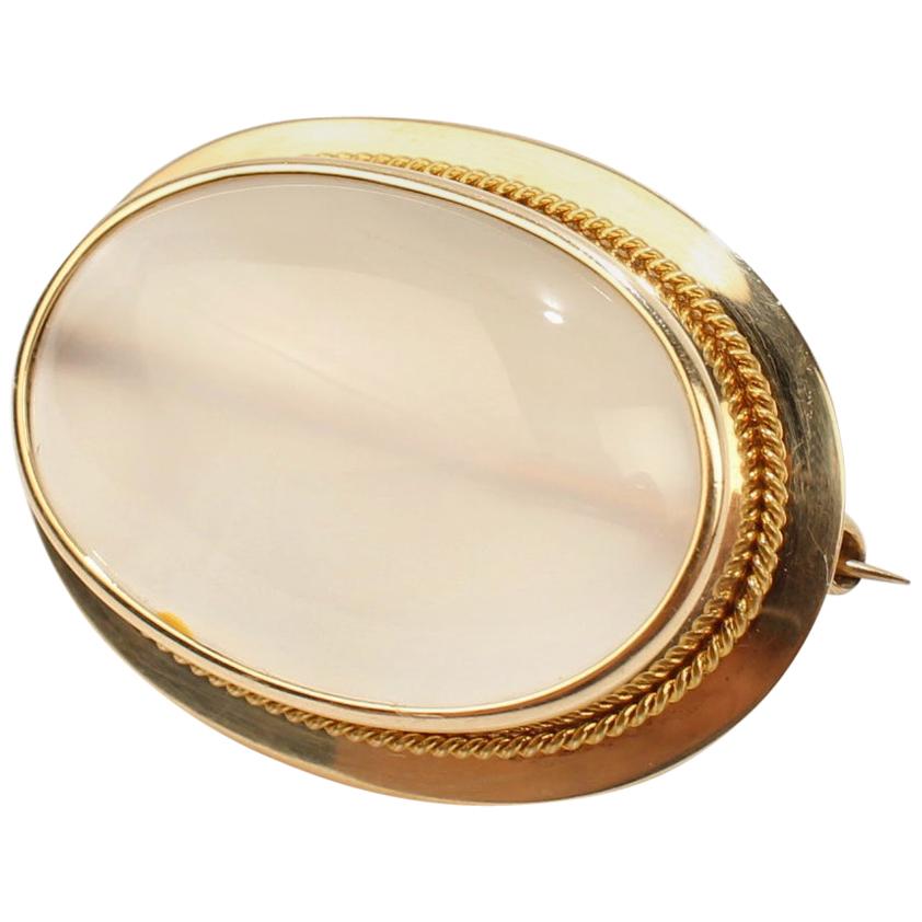 Brosche oder Anstecknadel, Retro 10 Karat Gold und Mondstein Cabochon im Angebot