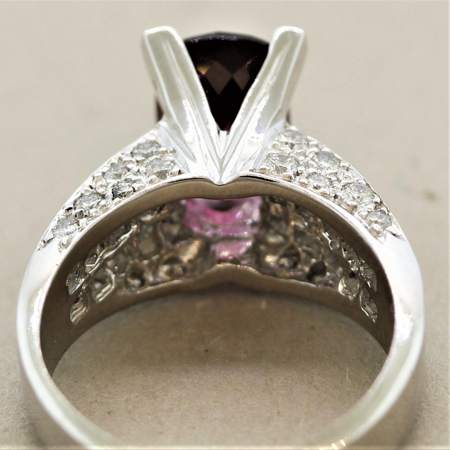 Fine Rhodolite Garnet Diamond Gold Ring In New Condition For Sale In Beverly Hills, CA