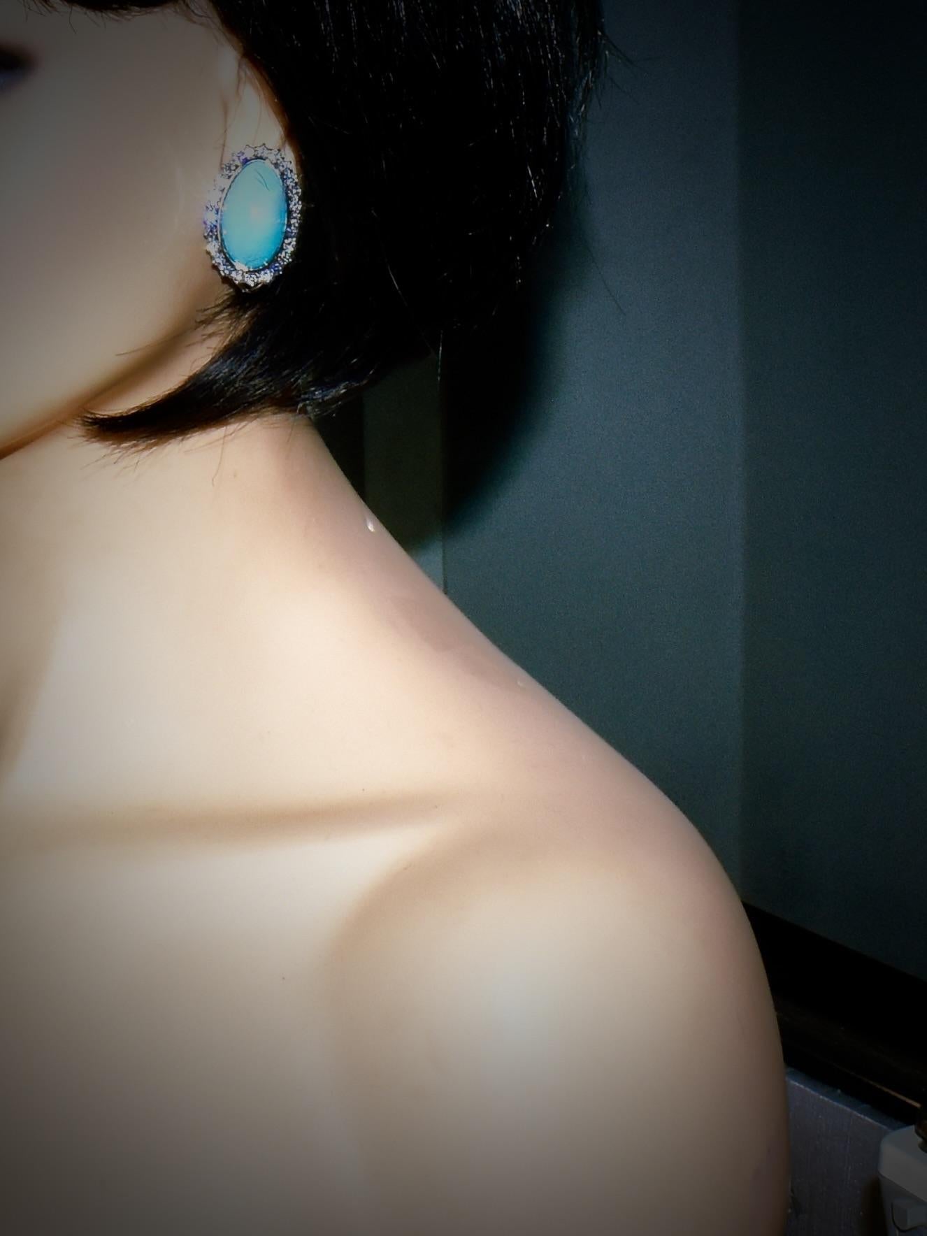 Fine Robin's Egg Blue Turquoise & Diamond, 18K White Gold Earrings, c. 1990 Cabujón en venta