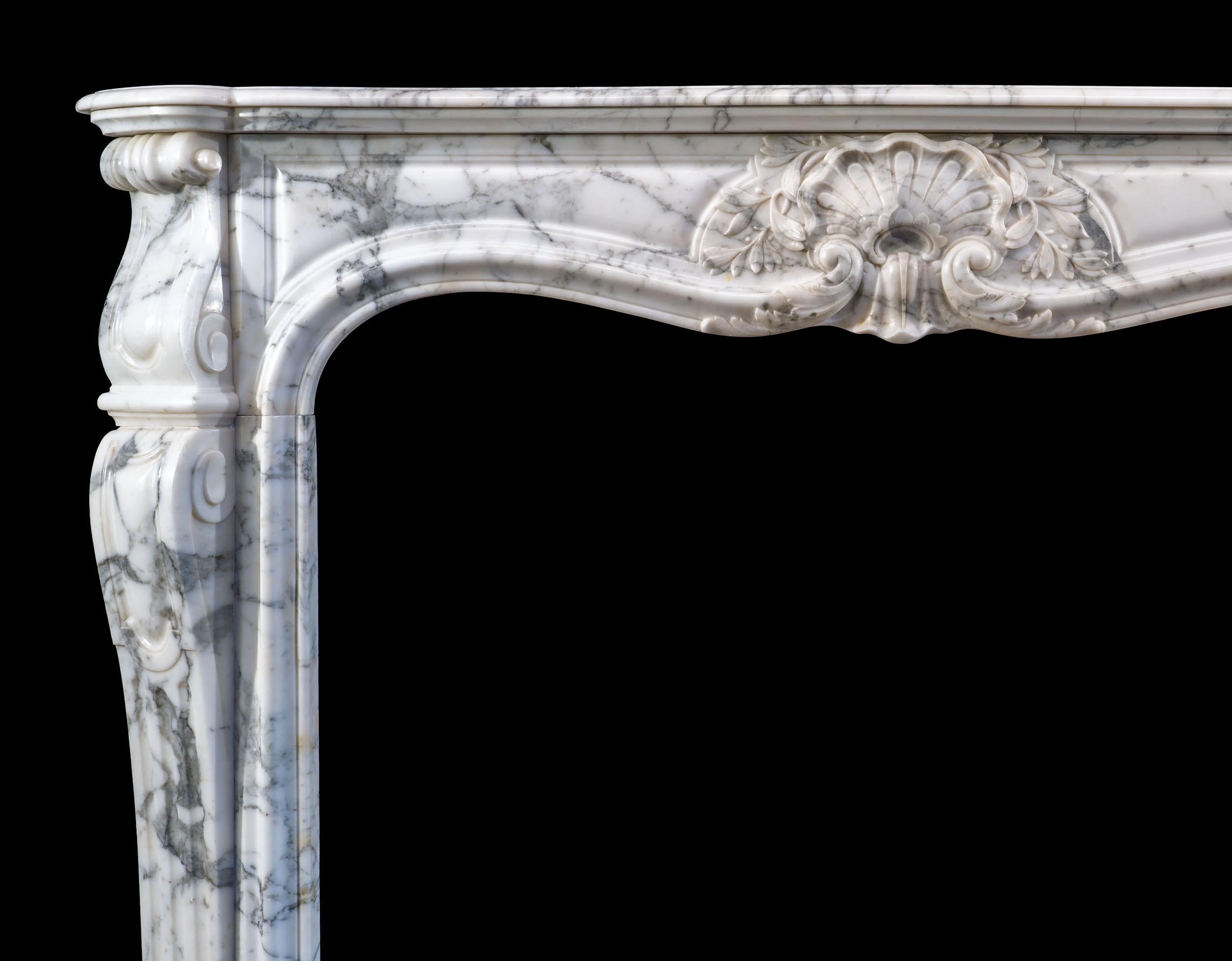 Rokoko-Kaminsims im Louis-XV-Stil aus Pavonazzo-Marmor im Rokoko-Stil im Angebot 2