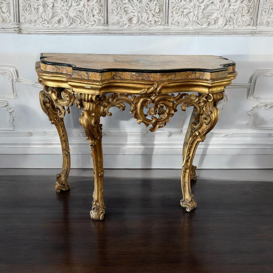 Louis XV Fine Roman Mid-18th Century Giltwood Rococo Console Table with Marble top For Sale