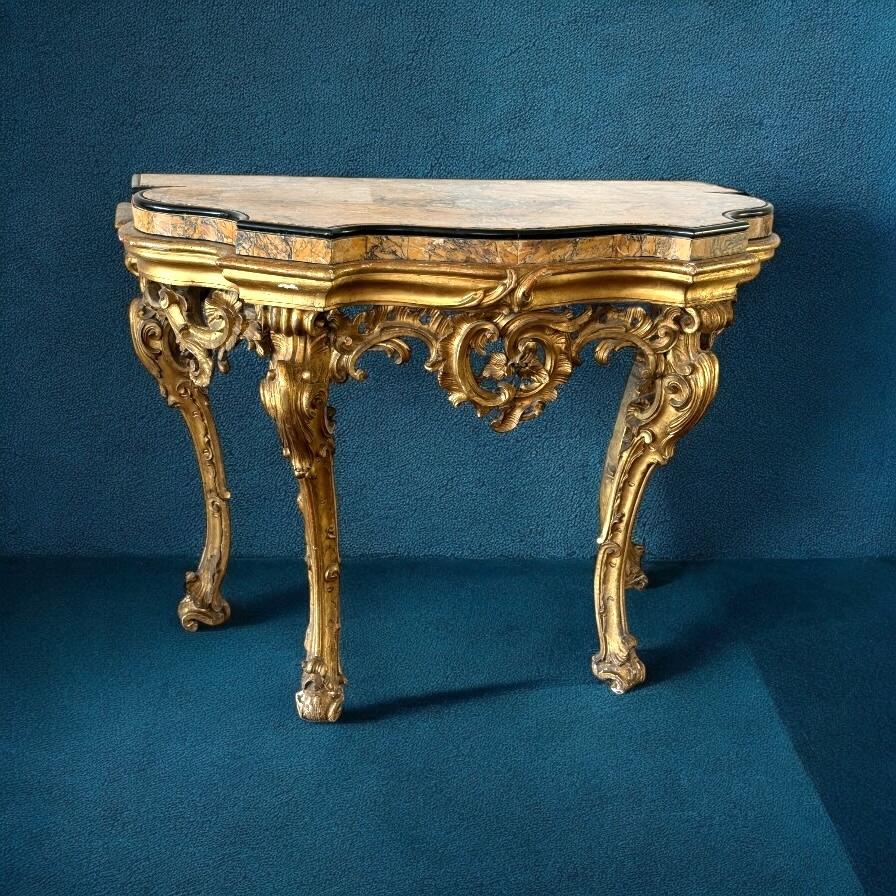 Italian Fine Roman Mid-18th Century Giltwood Rococo Console Table with Marble top For Sale