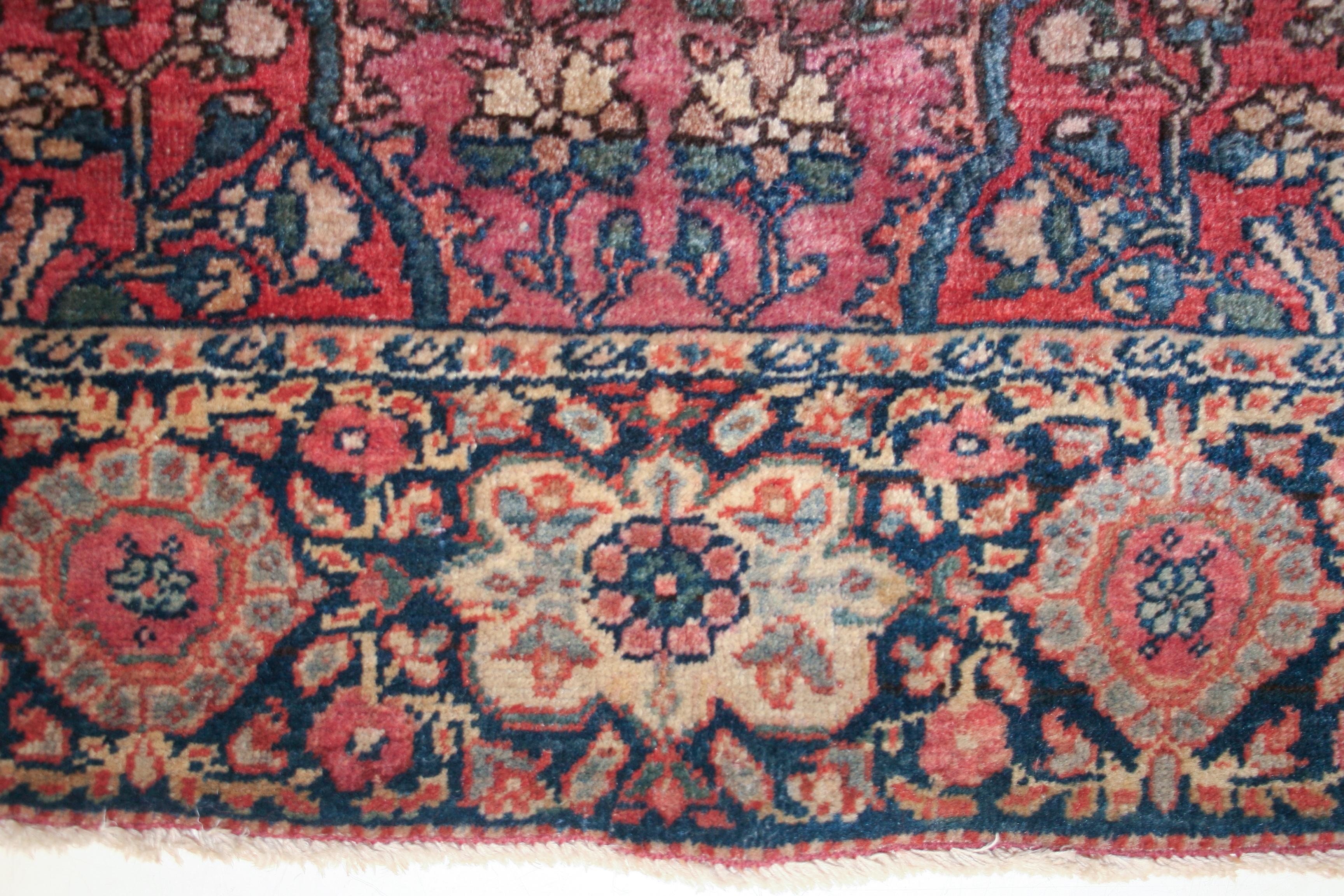 Tapis Sarouk ancien Ferahan à fond rose Bon état - En vente à Milan, IT