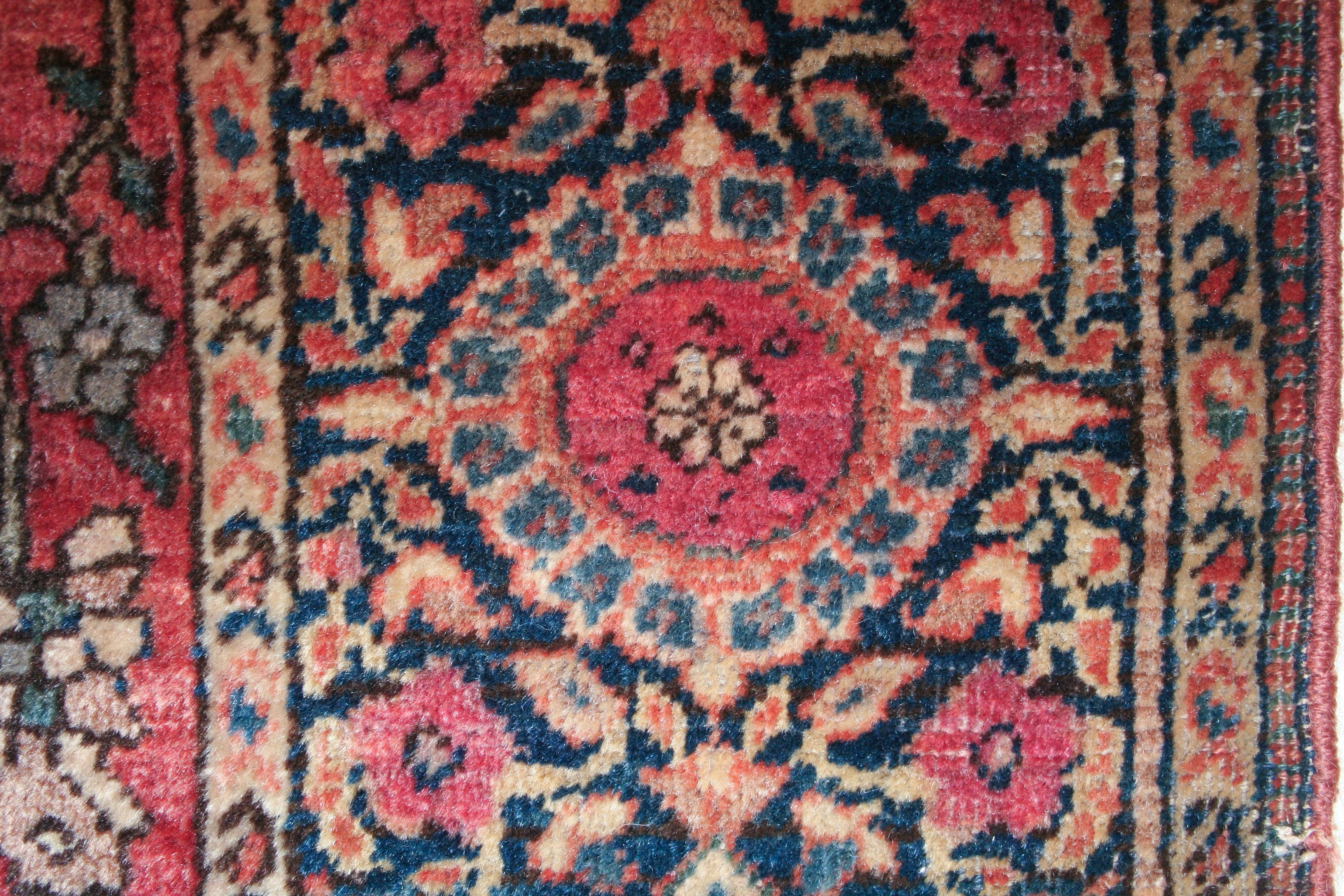 20ième siècle Tapis Sarouk ancien Ferahan à fond rose en vente