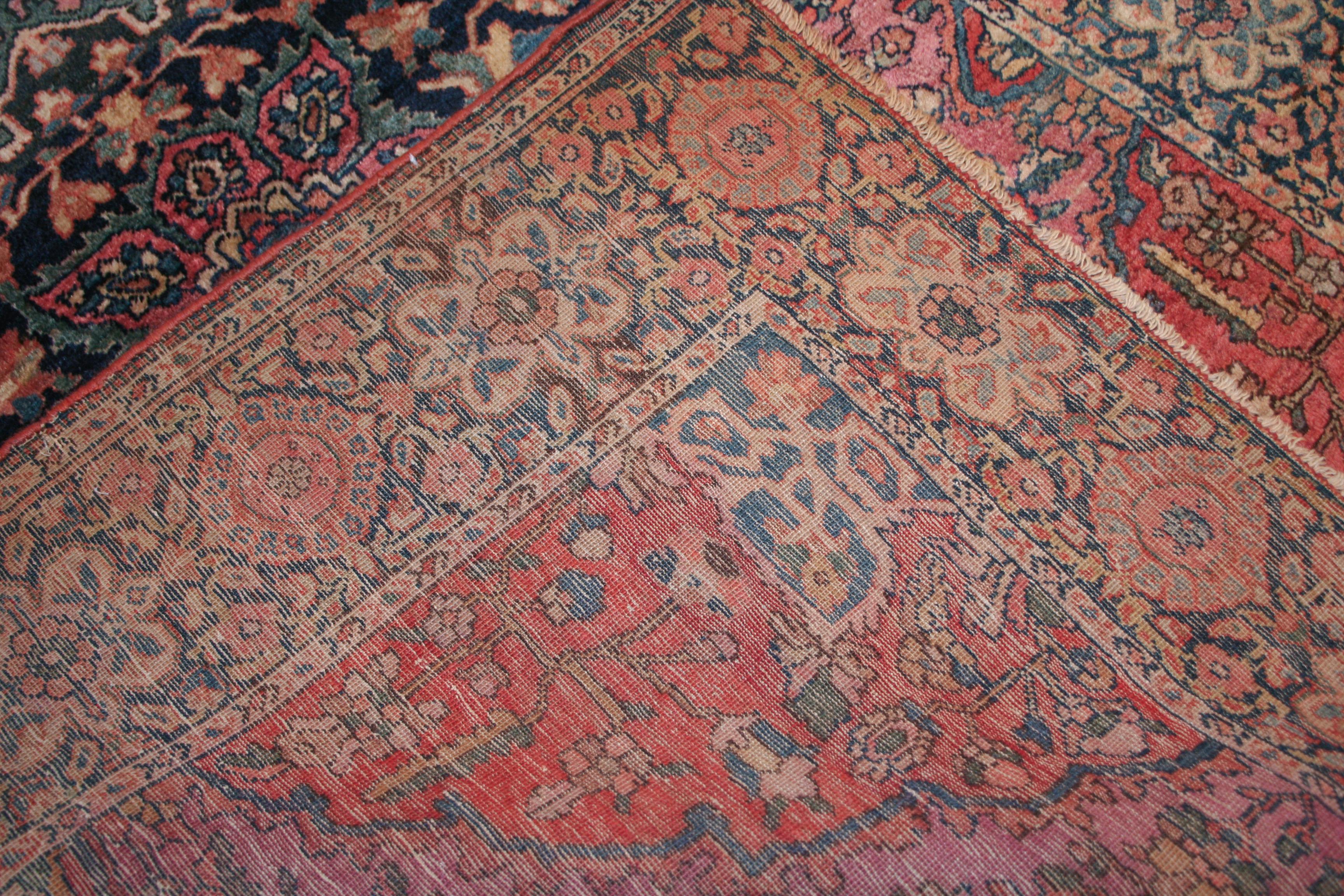 Laine Tapis Sarouk ancien Ferahan à fond rose en vente