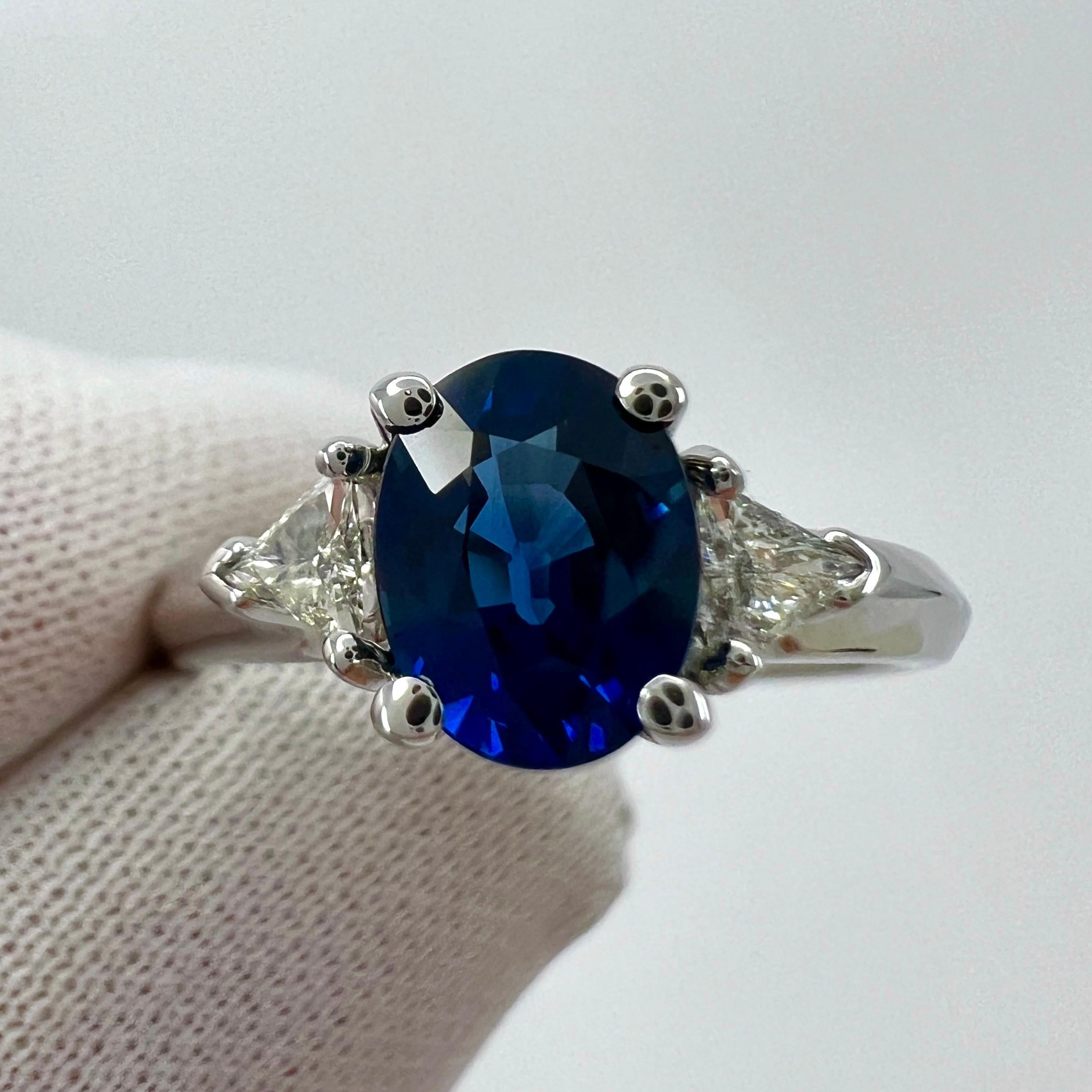 Fine Royal Blue Sapphire & Diamond 18k White Gold Oval Cut Three Stone Ring In New Condition For Sale In Birmingham, GB