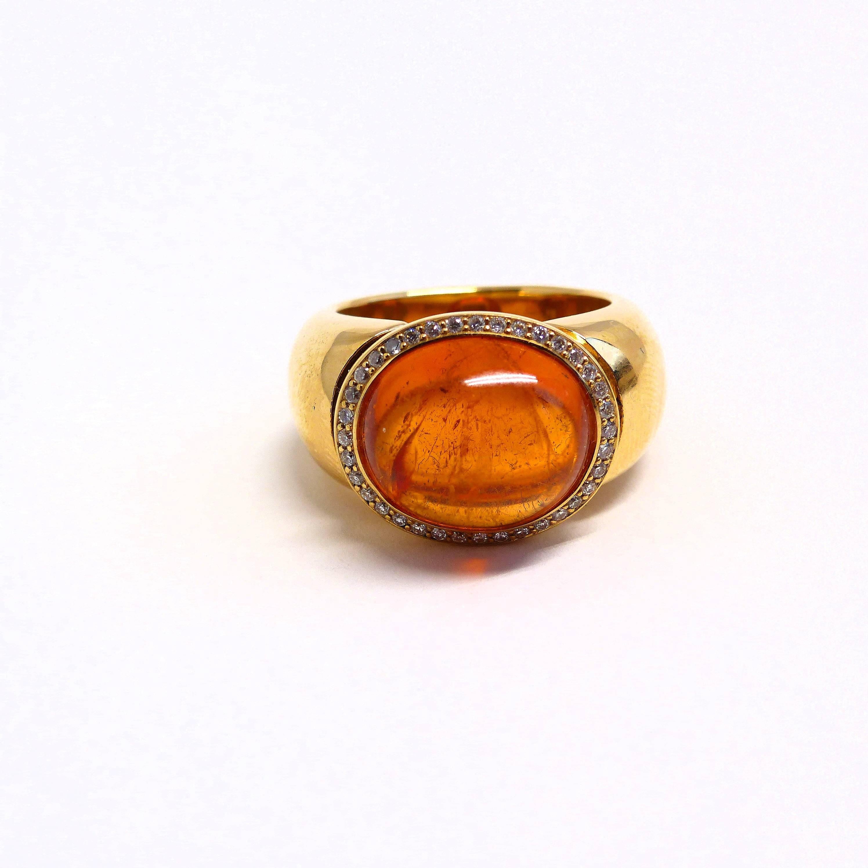Contemporary Ring in Rose Gold with 1 Mandarine Garnet Cabouchon and Diamonds For Sale
