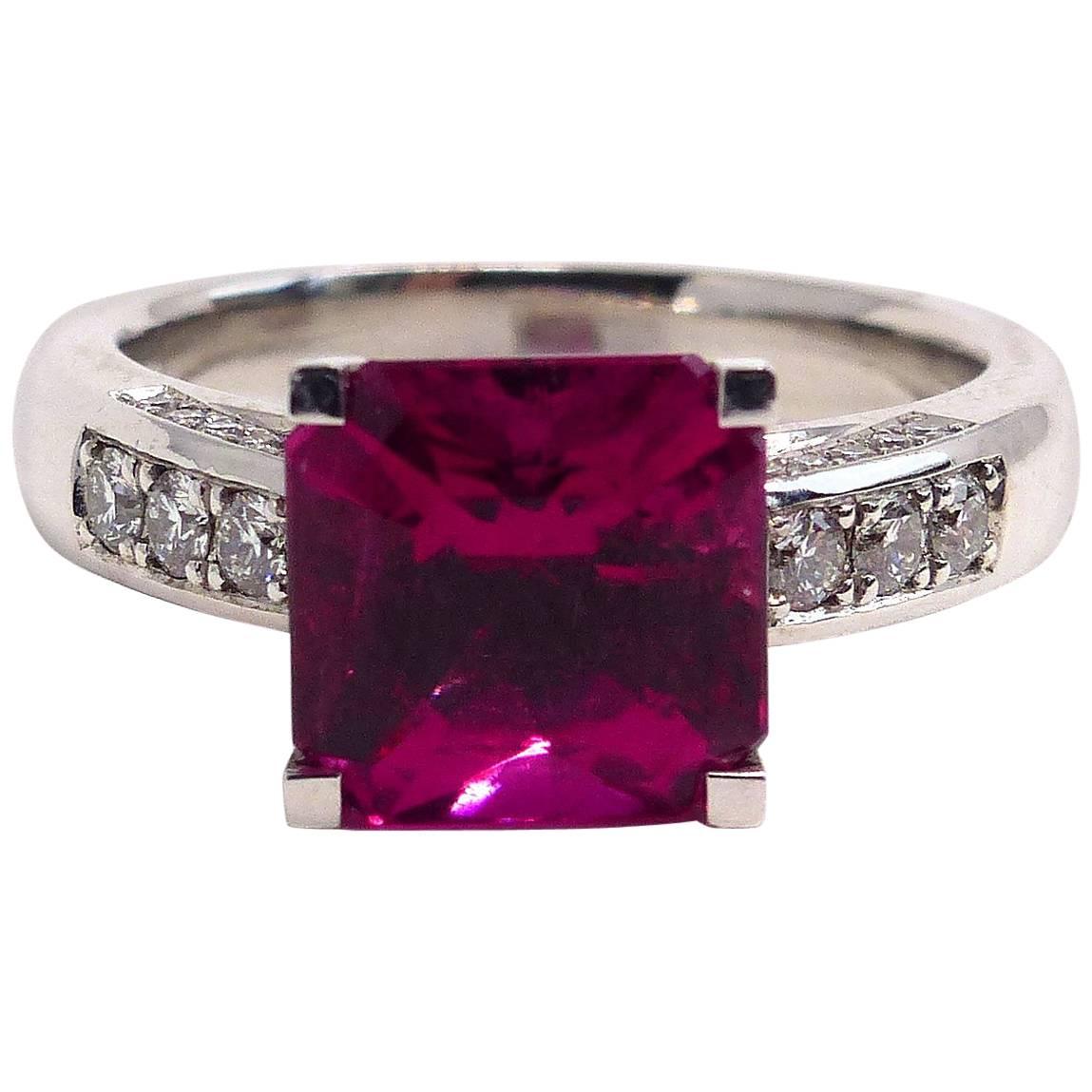 Ring in Rose Gold with 1 Rubellite and Diamonds. For Sale