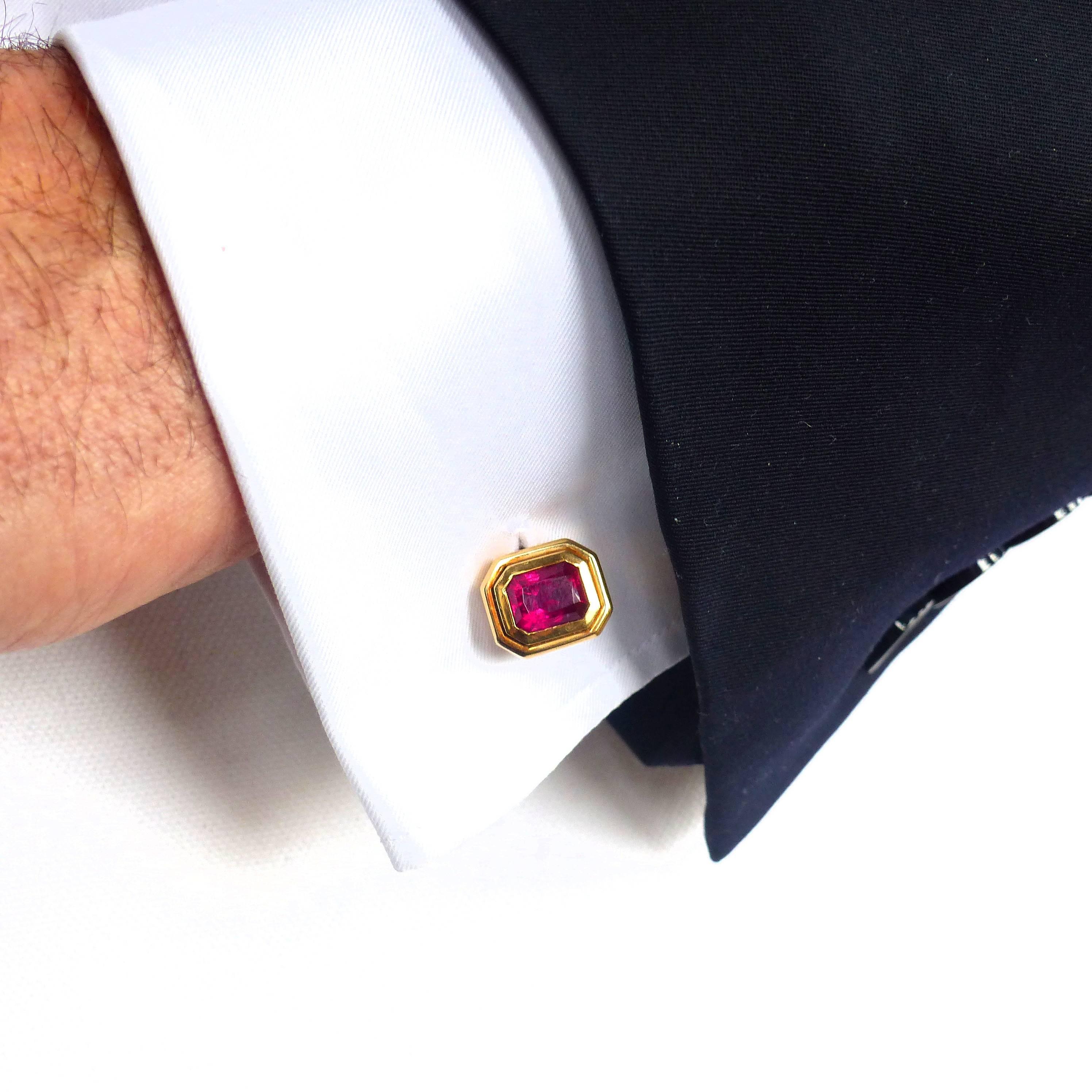 Contemporary Cufflinks in Rose Gold with 2 Rubelites. For Sale