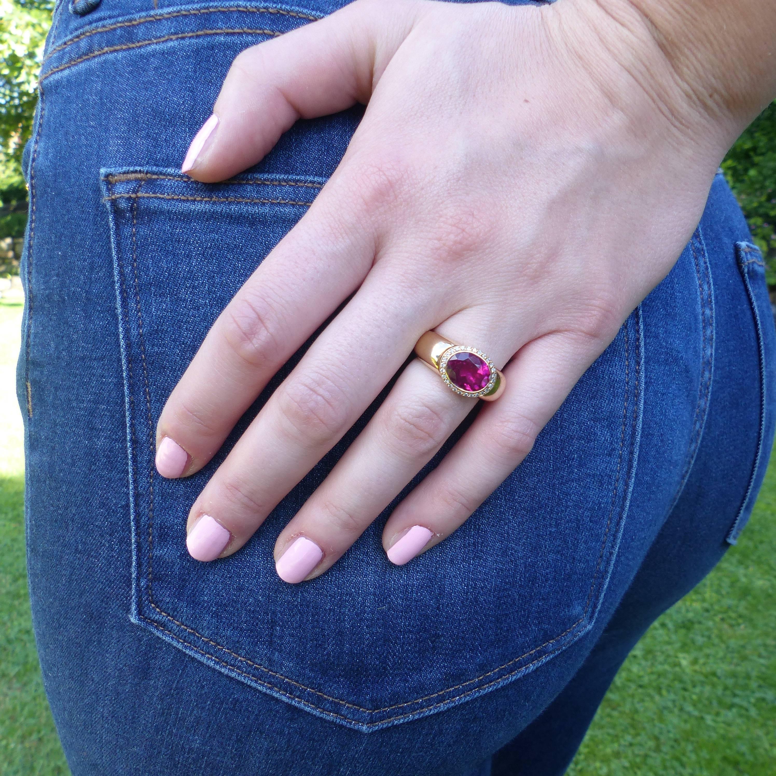 Ring in Rose Gold with 1 Rubelite and Diamonds. In New Condition For Sale In Idar-Oberstein, DE