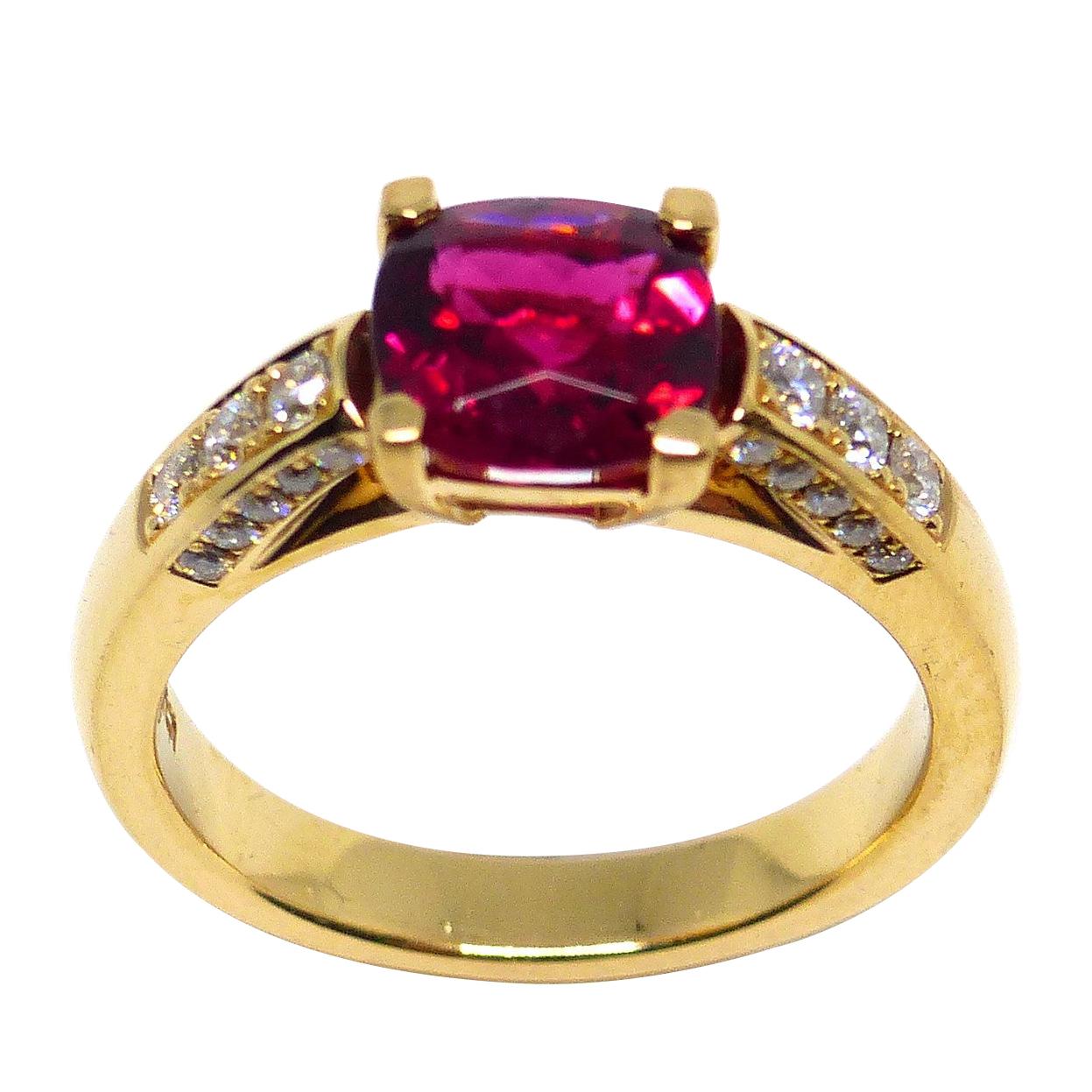 Ring in Rose Gold with 1 Rubelite and Diamonds.