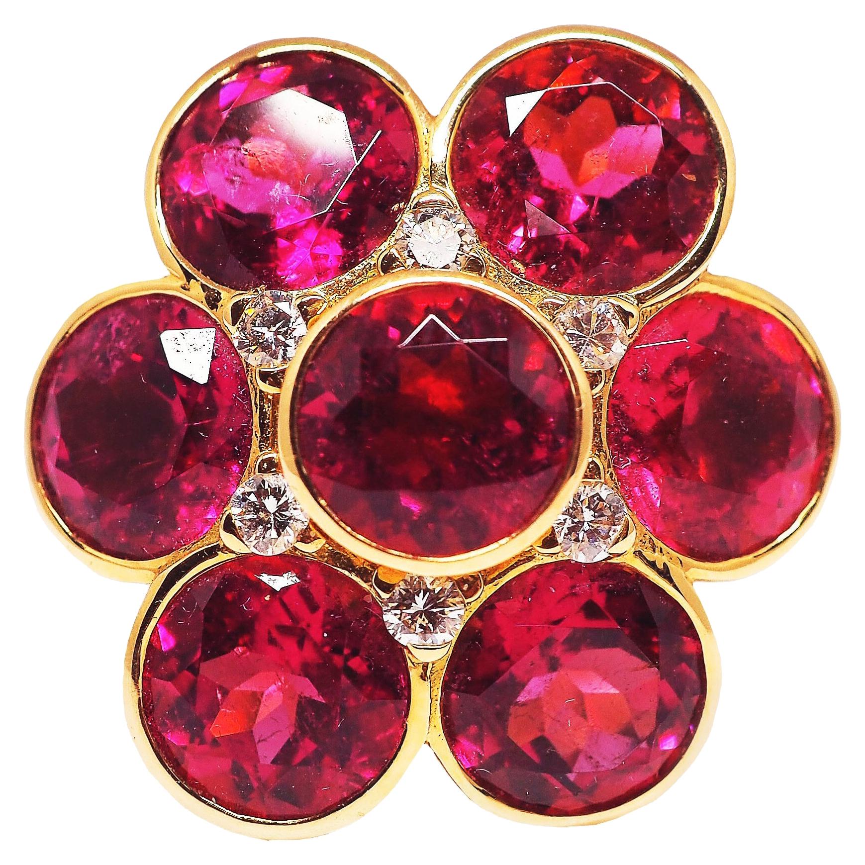 Bague en or rose avec 8 rubellites de 12,81 carats et diamants.
