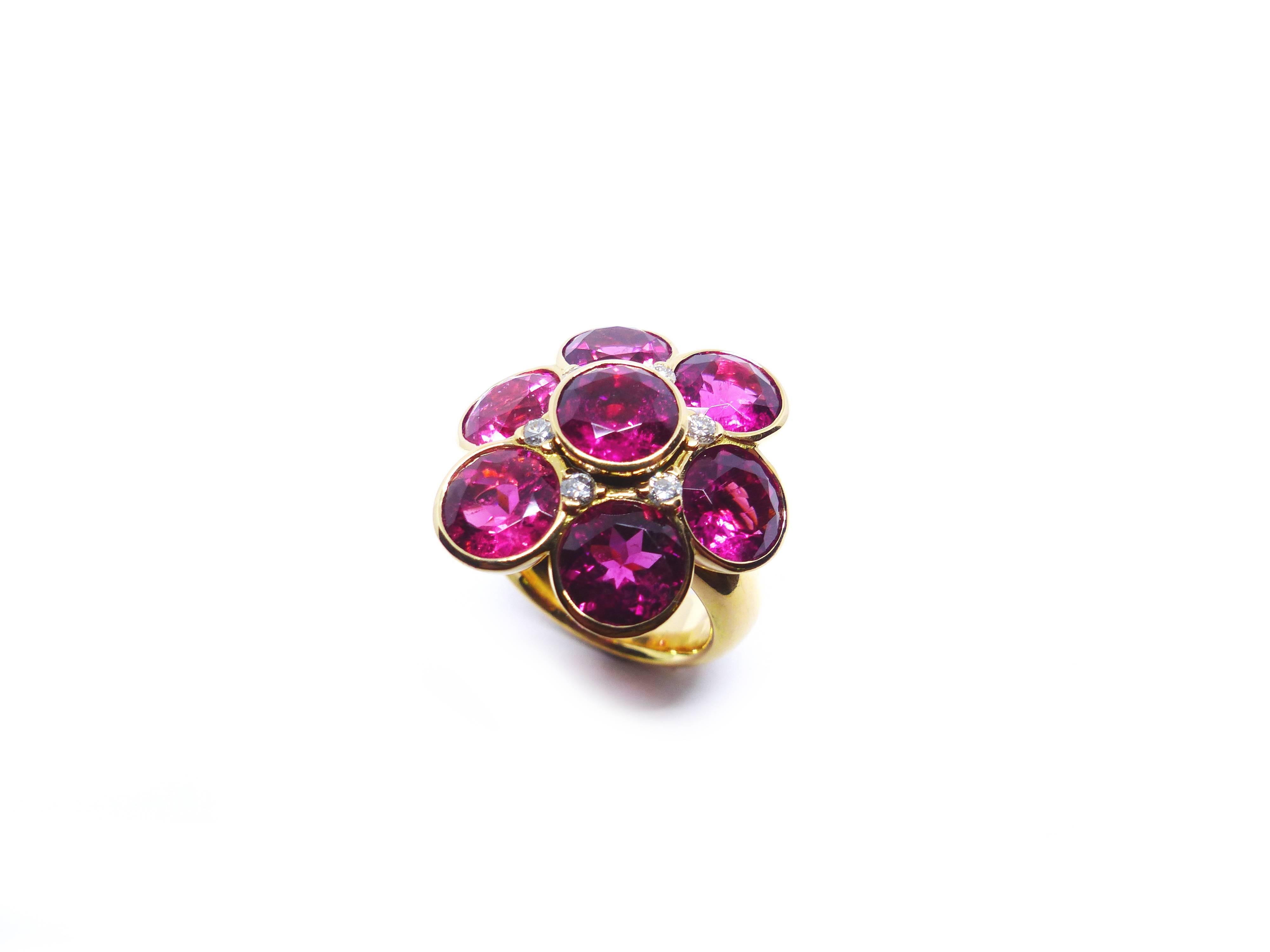 Ring aus Roségold mit 8 Rubelliten 12,81ct. und Diamanten. im Angebot 2