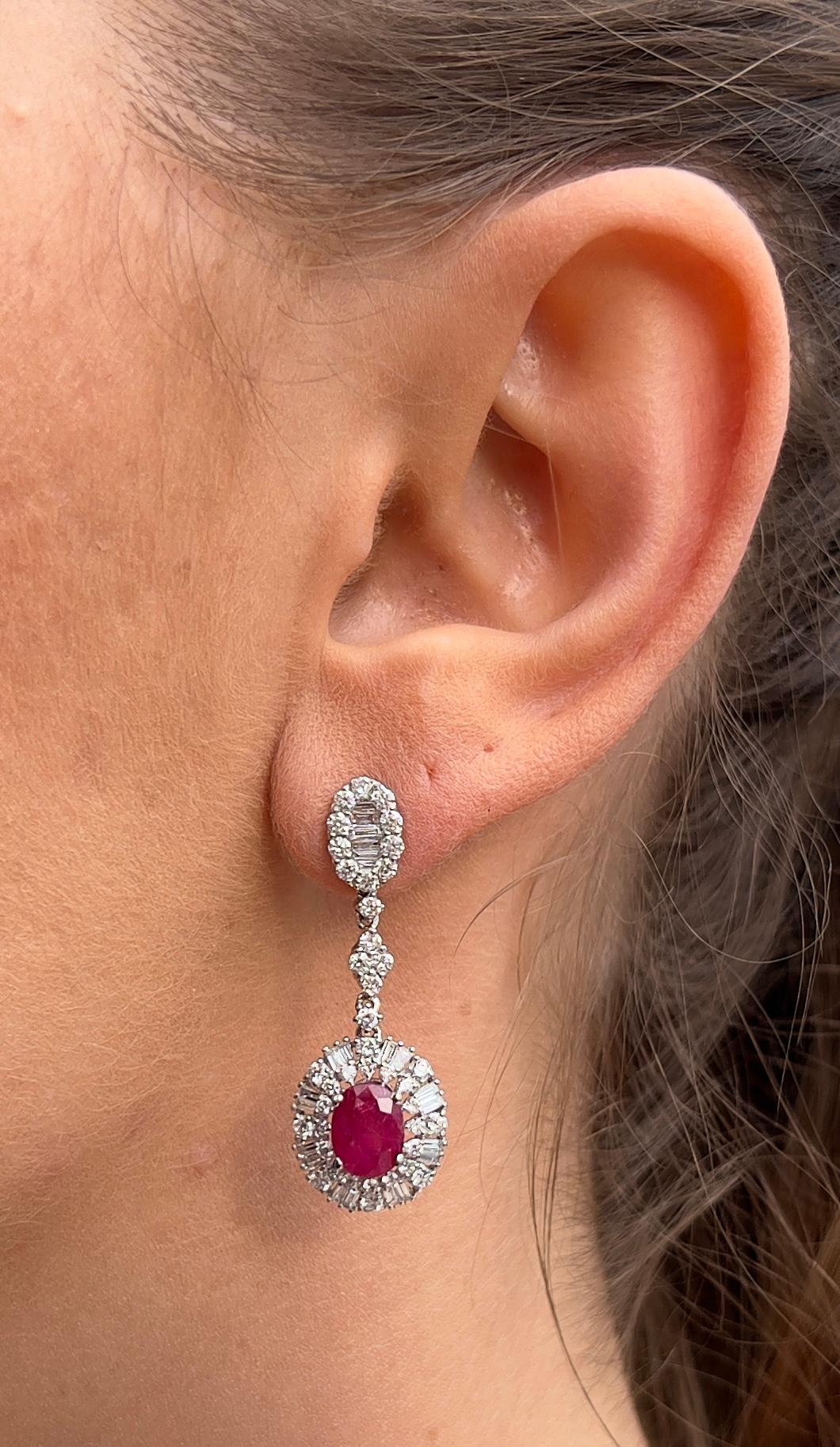 Contemporary Fine Ruby 3.80 Carats Total Earrings with Diamonds 18K Gold For Sale