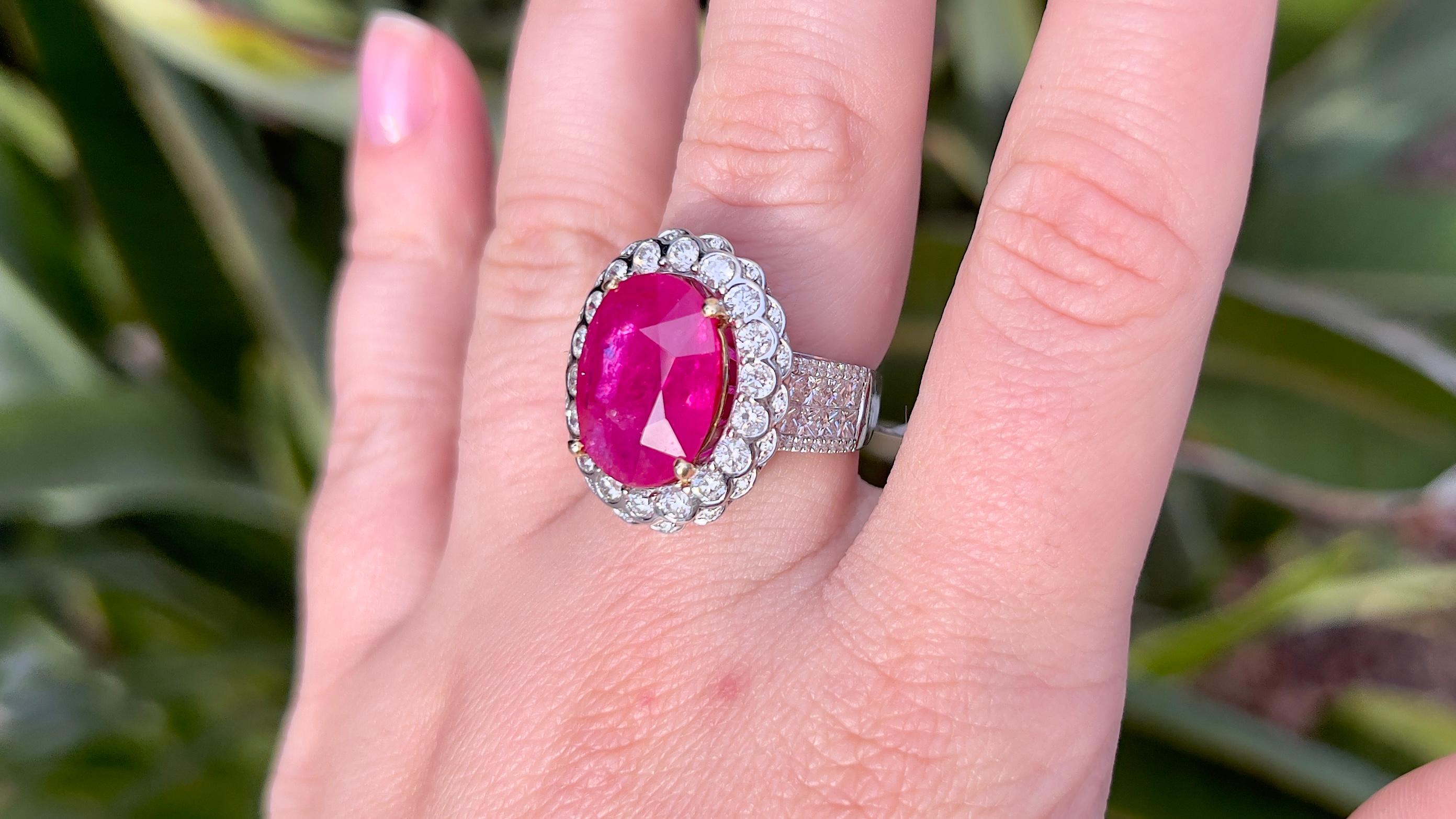 Fine Ruby 7.93 Carat Ring with Diamonds 1.90 Carats Total 18K Gold In Excellent Condition For Sale In Carlsbad, CA