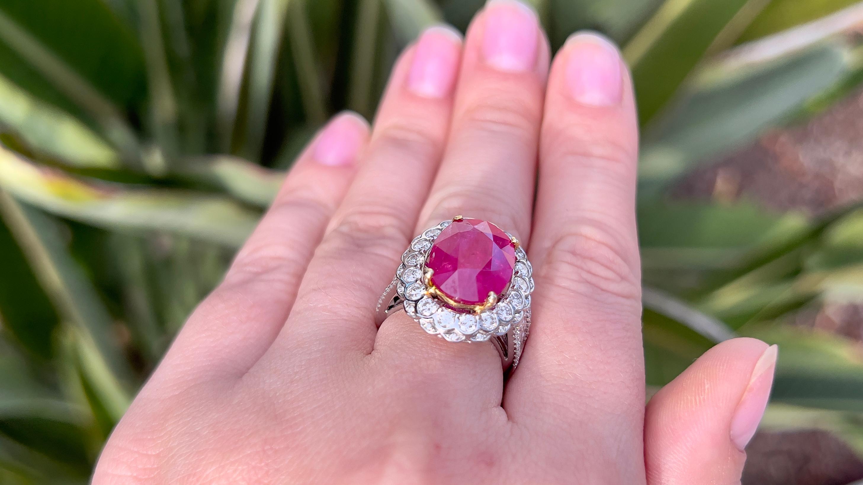 feiner Rubin 7,93 Karat Ring mit Diamanten 1,90 Karat insgesamt 18K Gold 1