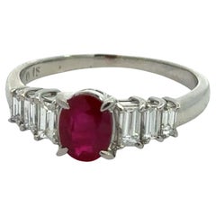 Anello di platino con rubino e diamanti