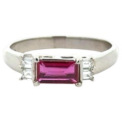 Anello di platino con rubino e diamanti