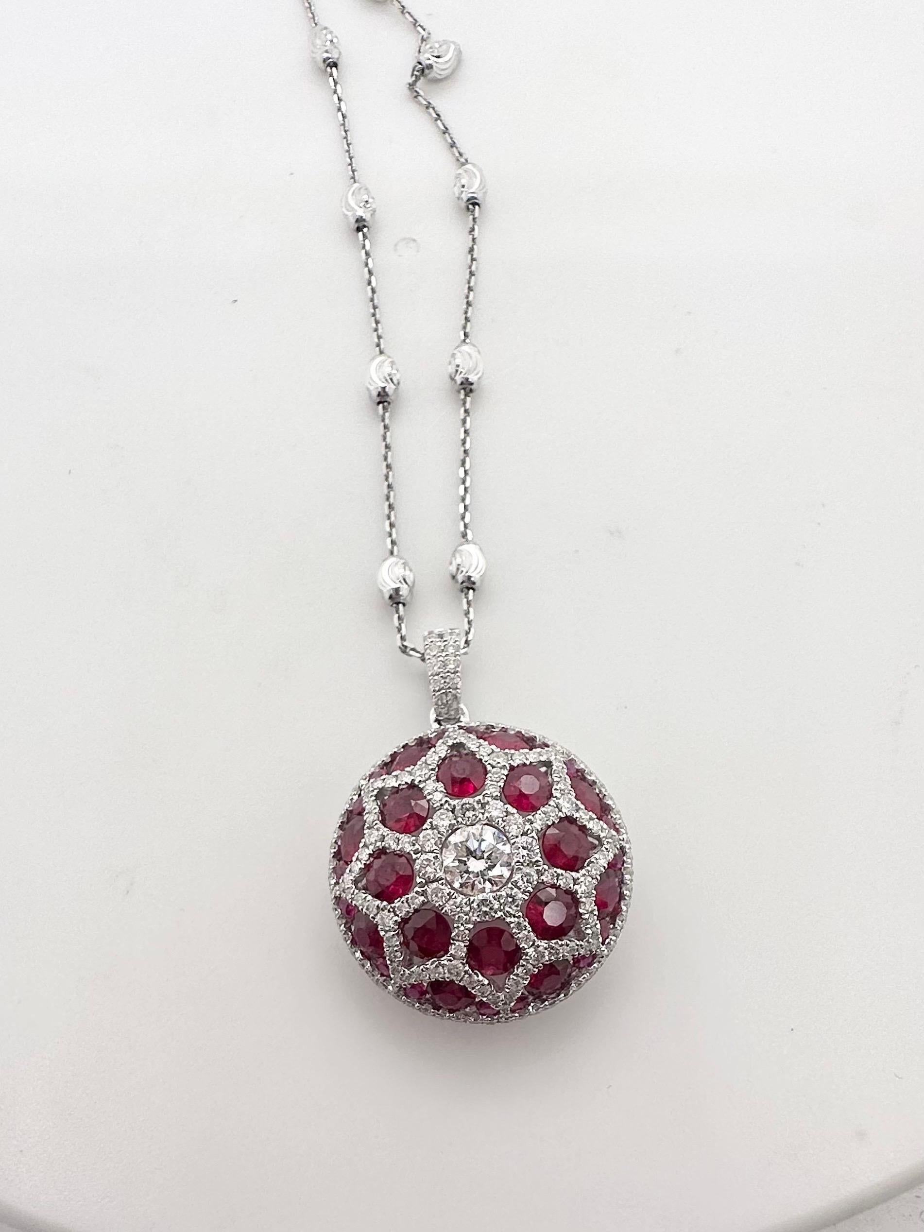 Round Cut Fine Ruby & Diamond pendant necklace 18KT For Sale