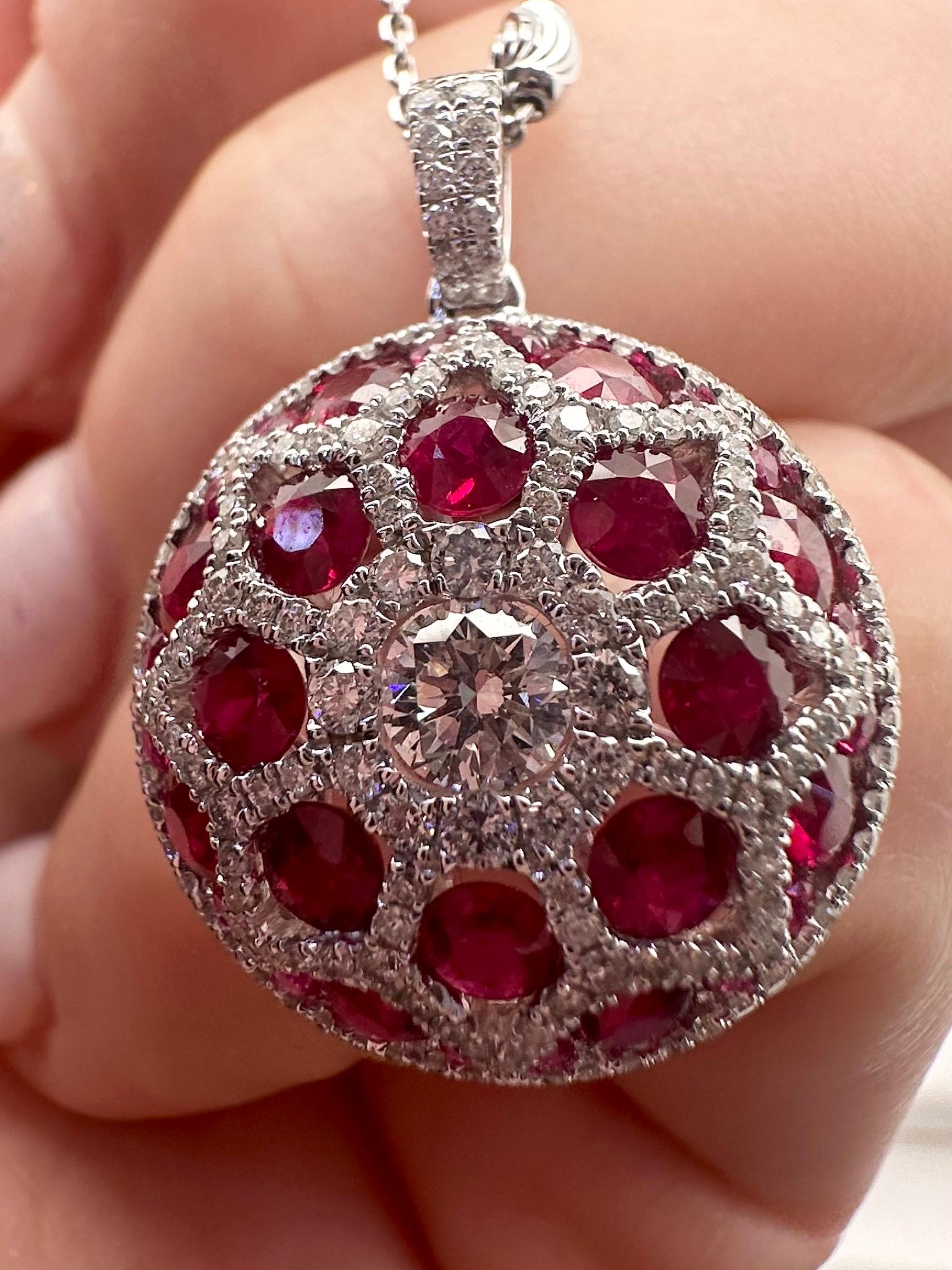 Fine Ruby & Diamond pendant necklace 18KT For Sale 2