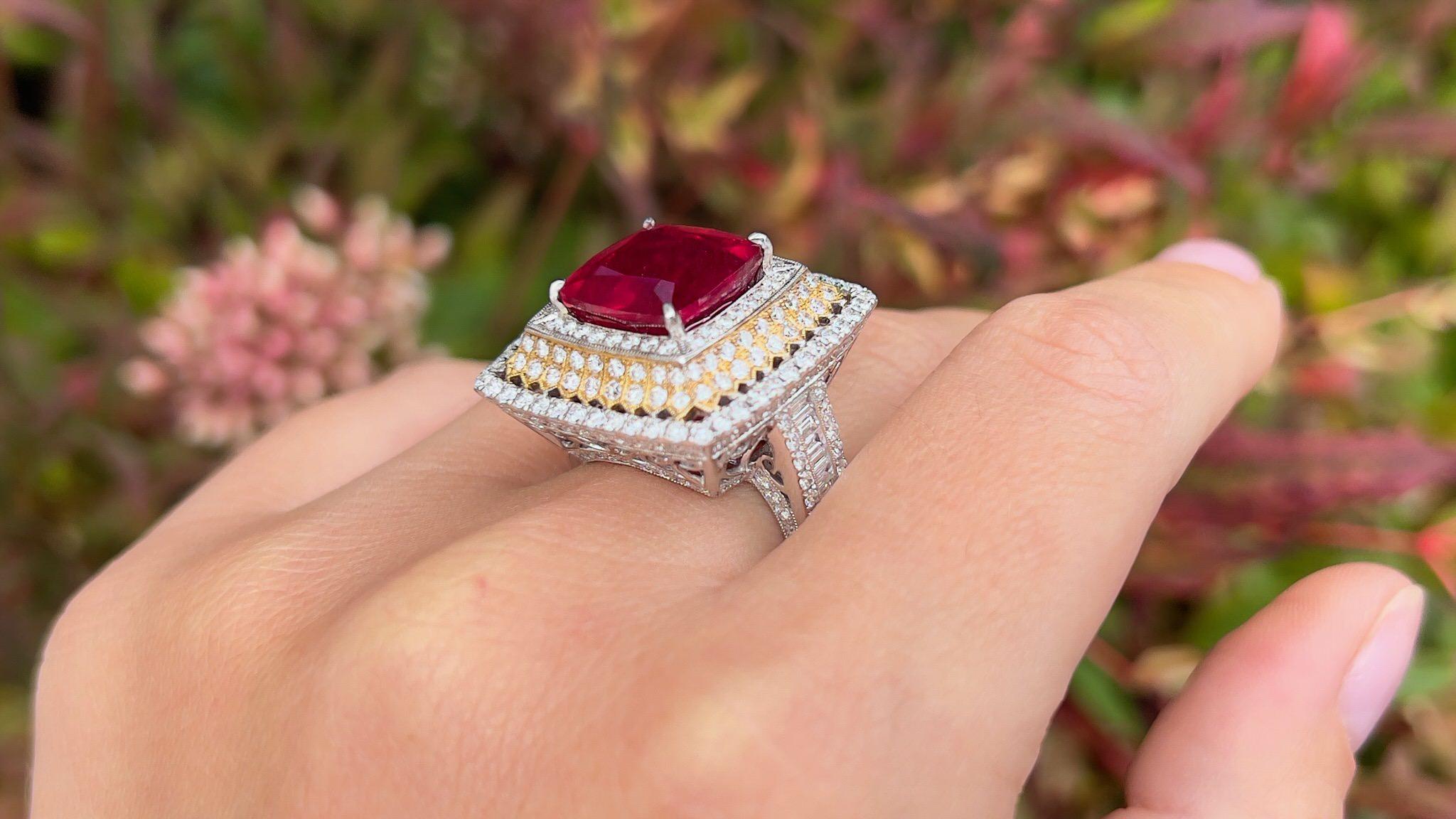 Fine Ruby Ring with Triple Diamond Halo 14 Carats Total 18k Gold In Excellent Condition For Sale In Carlsbad, CA