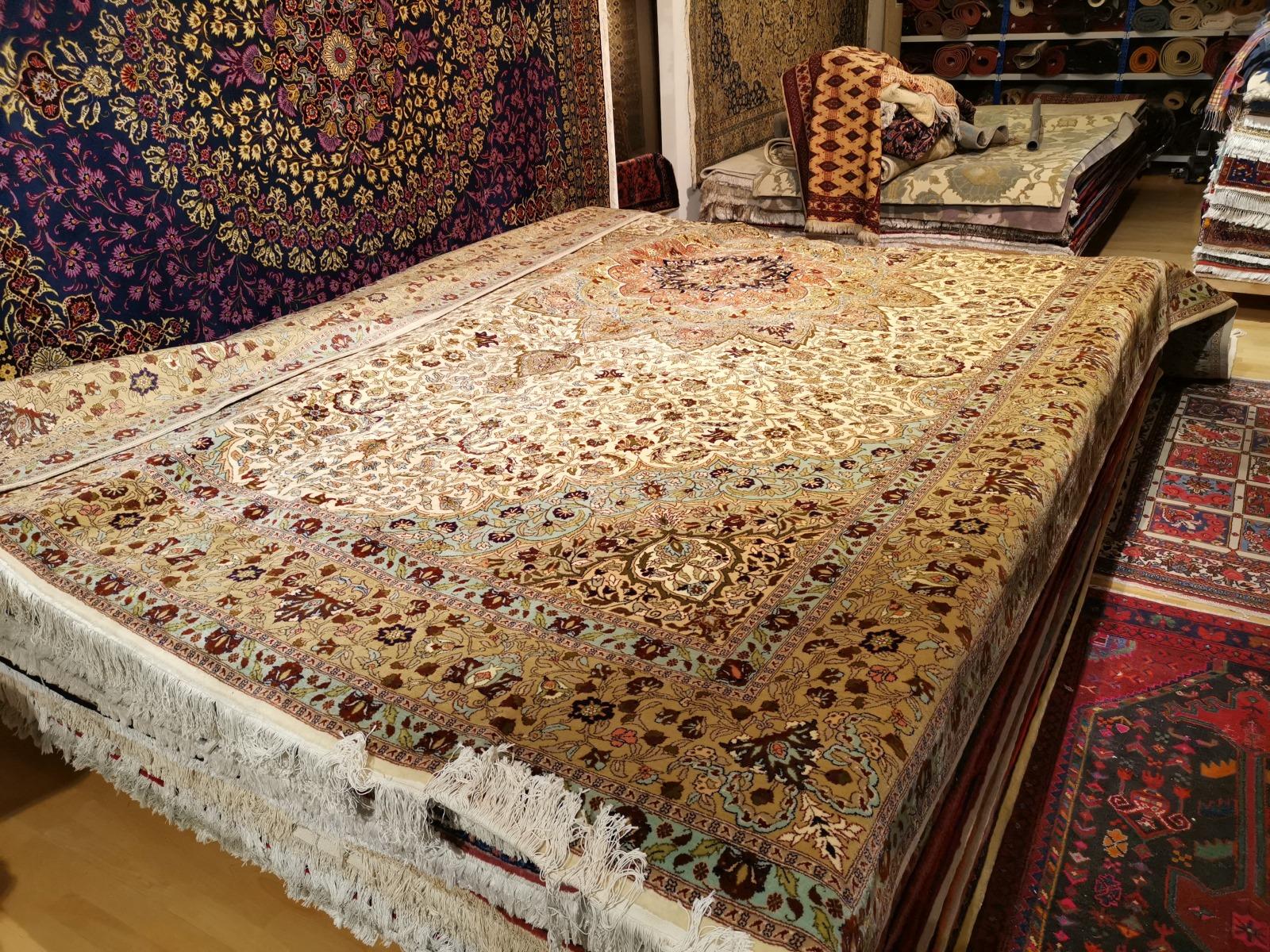 Fine Rug Vintage Turkish Hereke Carpet Oversize 17 x 11 ft hand knotted rug For Sale 10