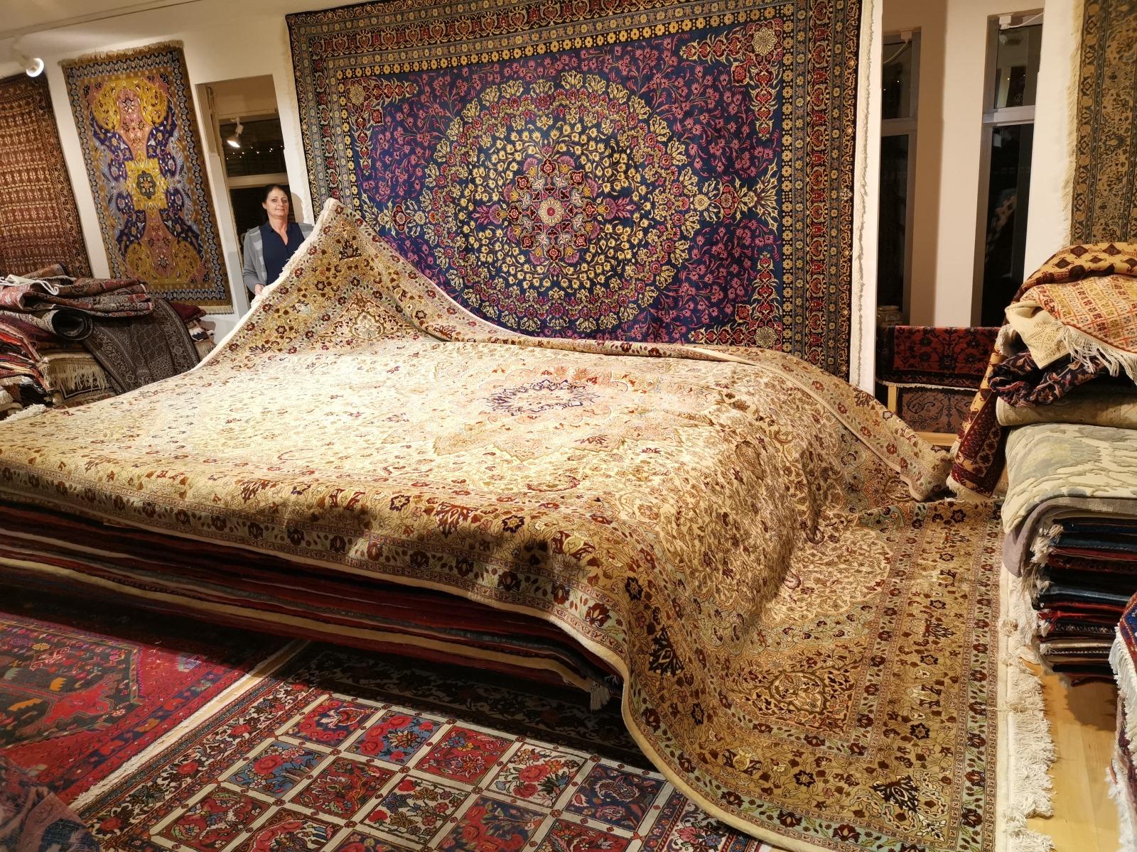 Oushak Fine Rug Vintage Turkish Hereke Carpet Oversize 17 x 11 ft hand knotted rug For Sale