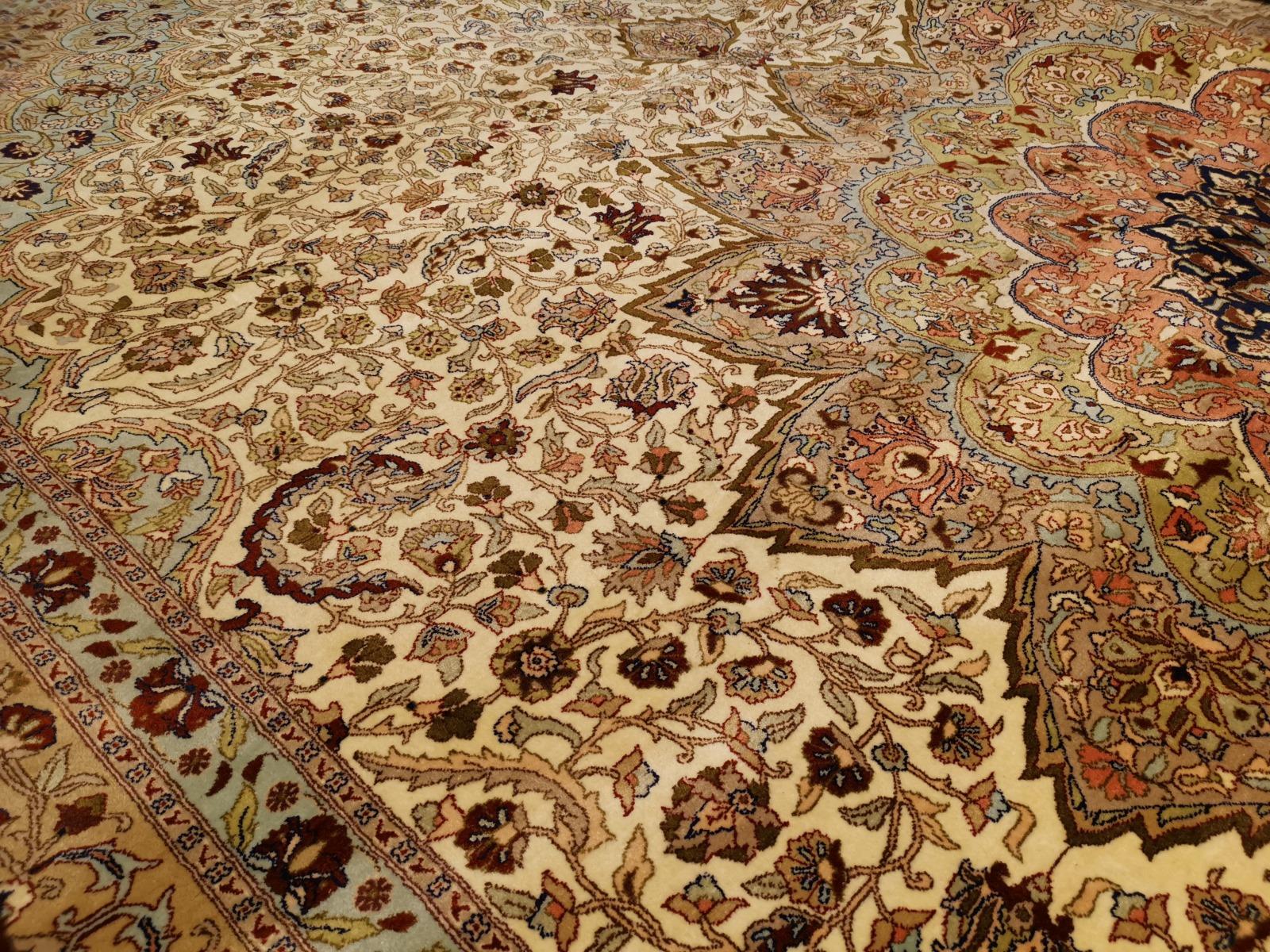 Fine Rug Vintage Turkish Hereke Carpet Oversize 17 x 11 ft hand knotted rug In Good Condition For Sale In Lohr, Bavaria, DE