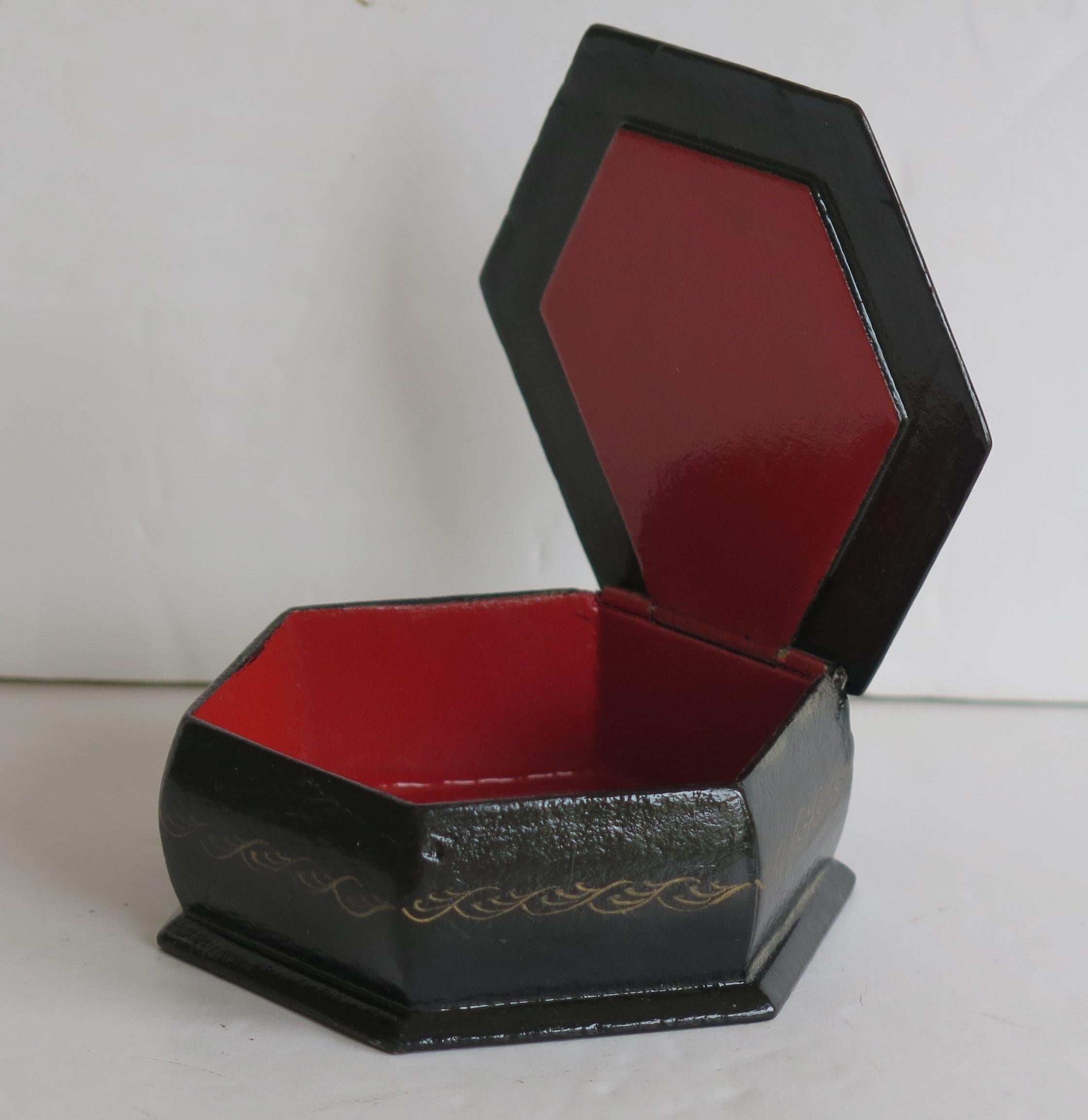Fine Russian Kholui Lacquered Lidded Box Hand Painted & Signed, Mid 20th Century 5