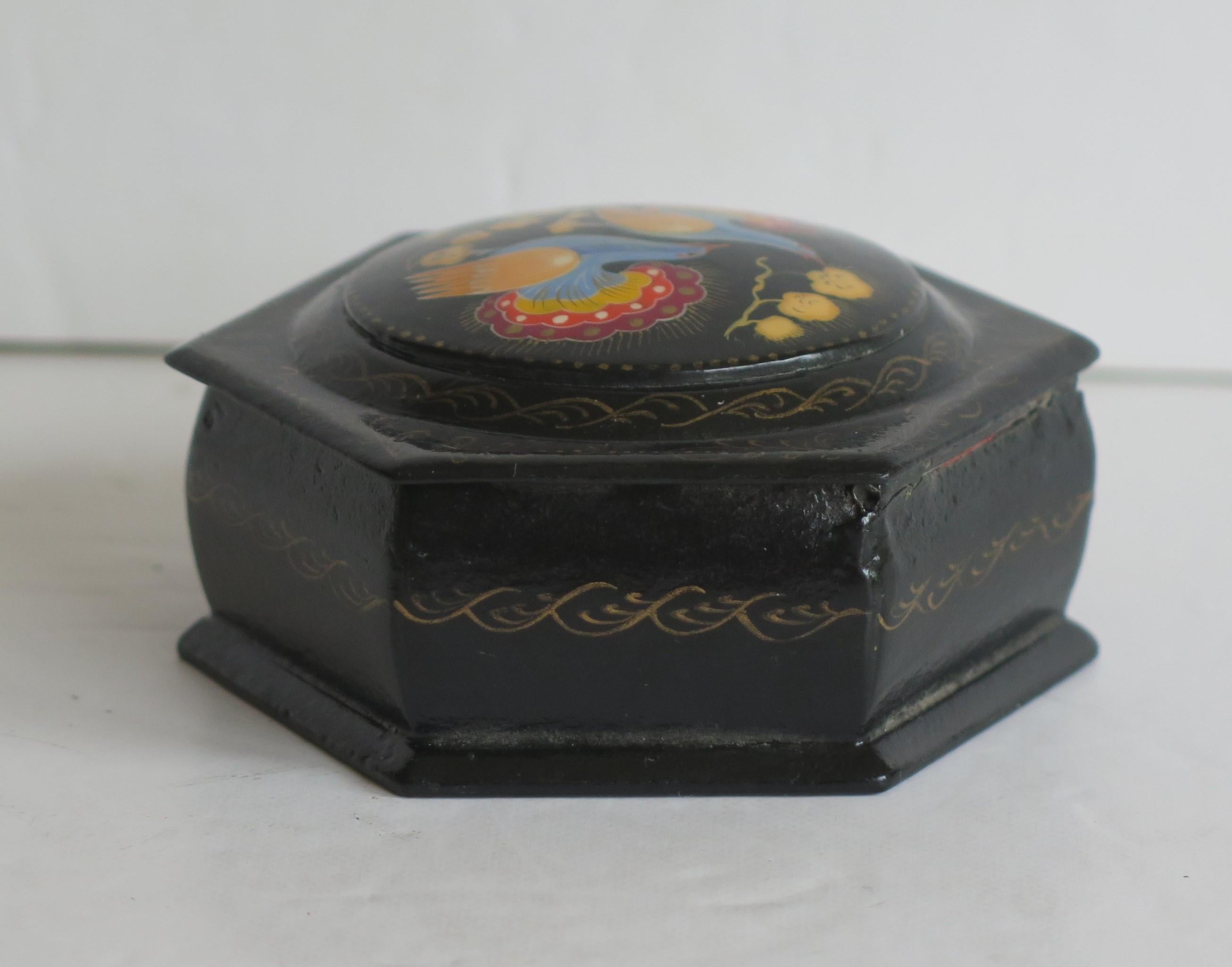 Fine Russian Kholui Lacquered Lidded Box Hand Painted & Signed, Mid 20th Century 6