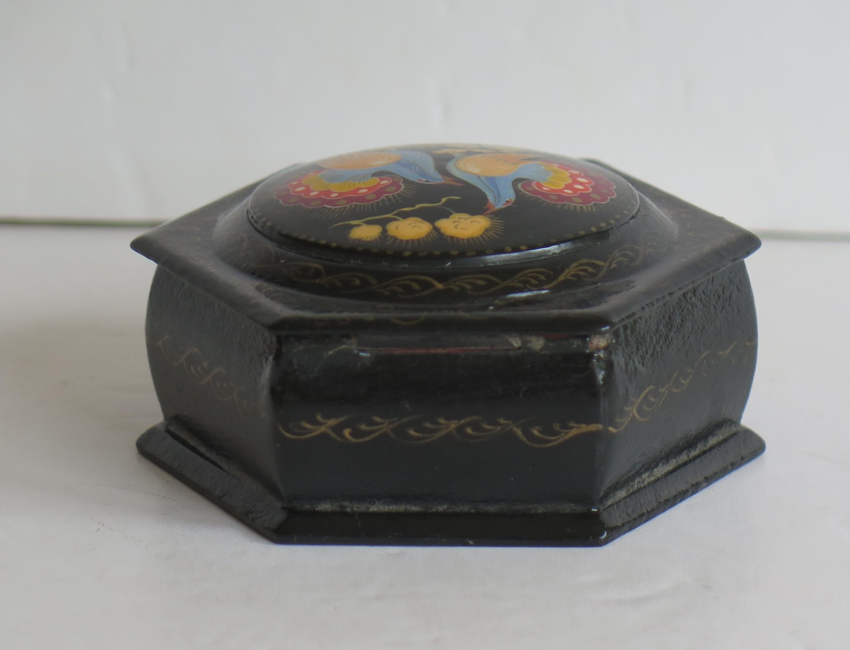 Fine Russian Kholui Lacquered Lidded Box Hand Painted & Signed, Mid 20th Century 7