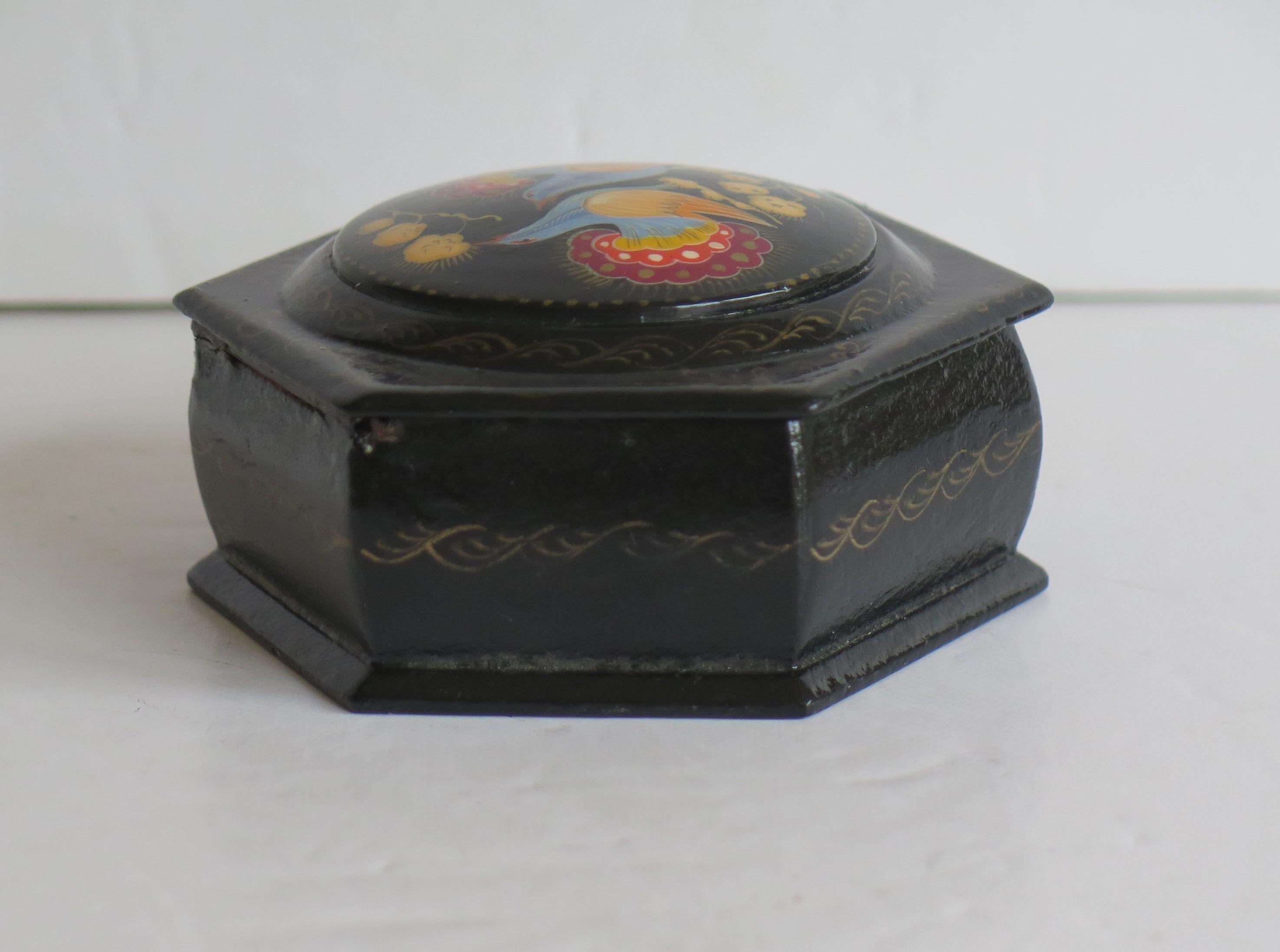 Fine Russian Kholui Lacquered Lidded Box Hand Painted & Signed, Mid 20th Century 8