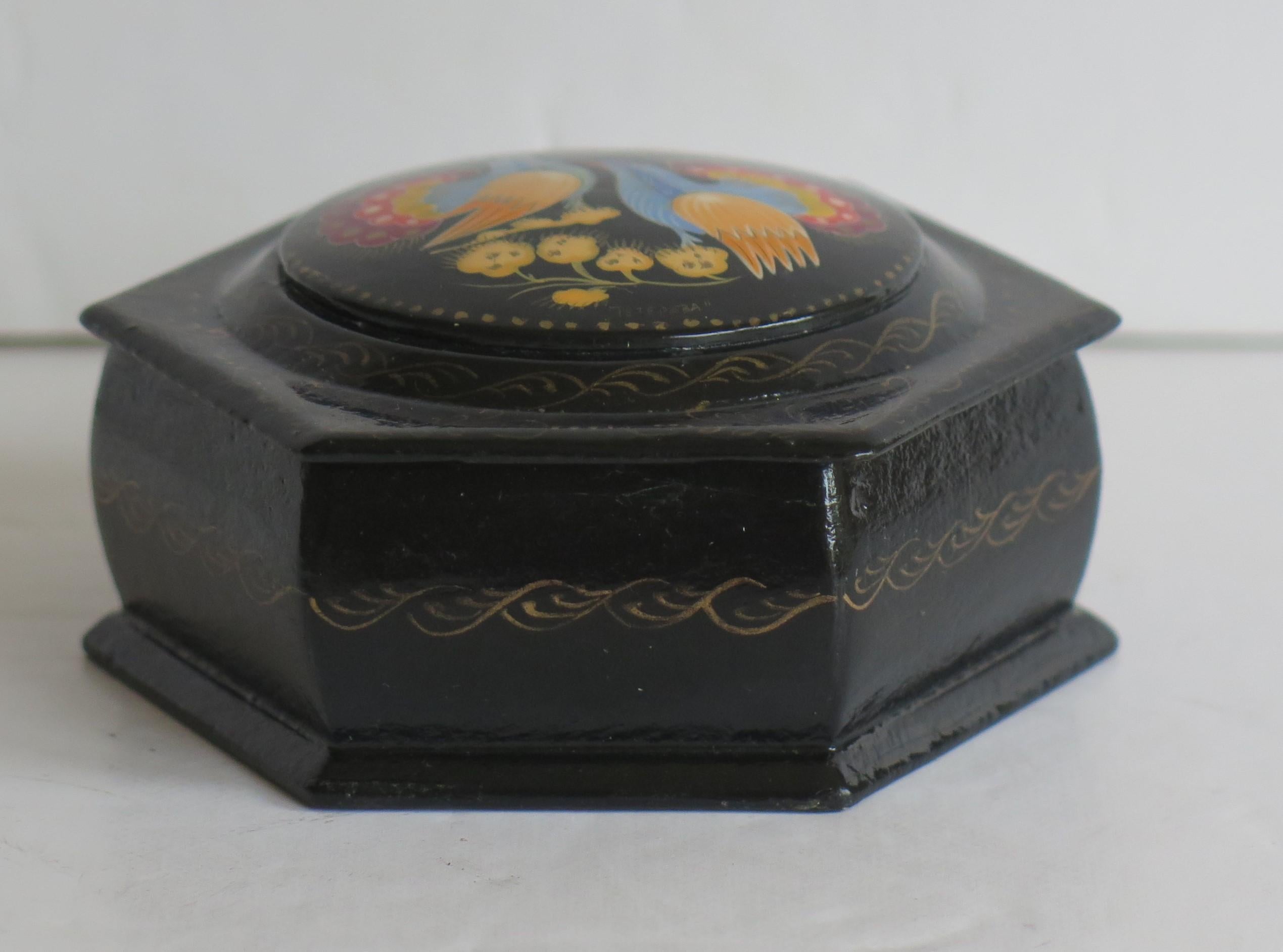 Fine Russian Kholui Lacquered Lidded Box Hand Painted & Signed, Mid 20th Century 9