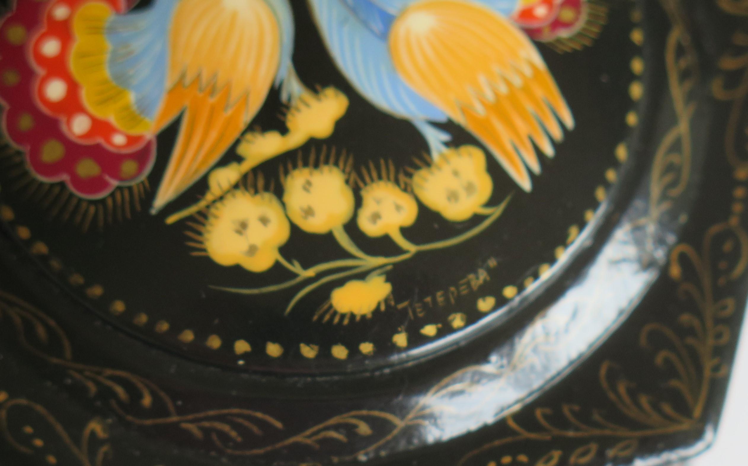 Fine Russian Kholui Lacquered Lidded Box Hand Painted & Signed, Mid 20th Century 10