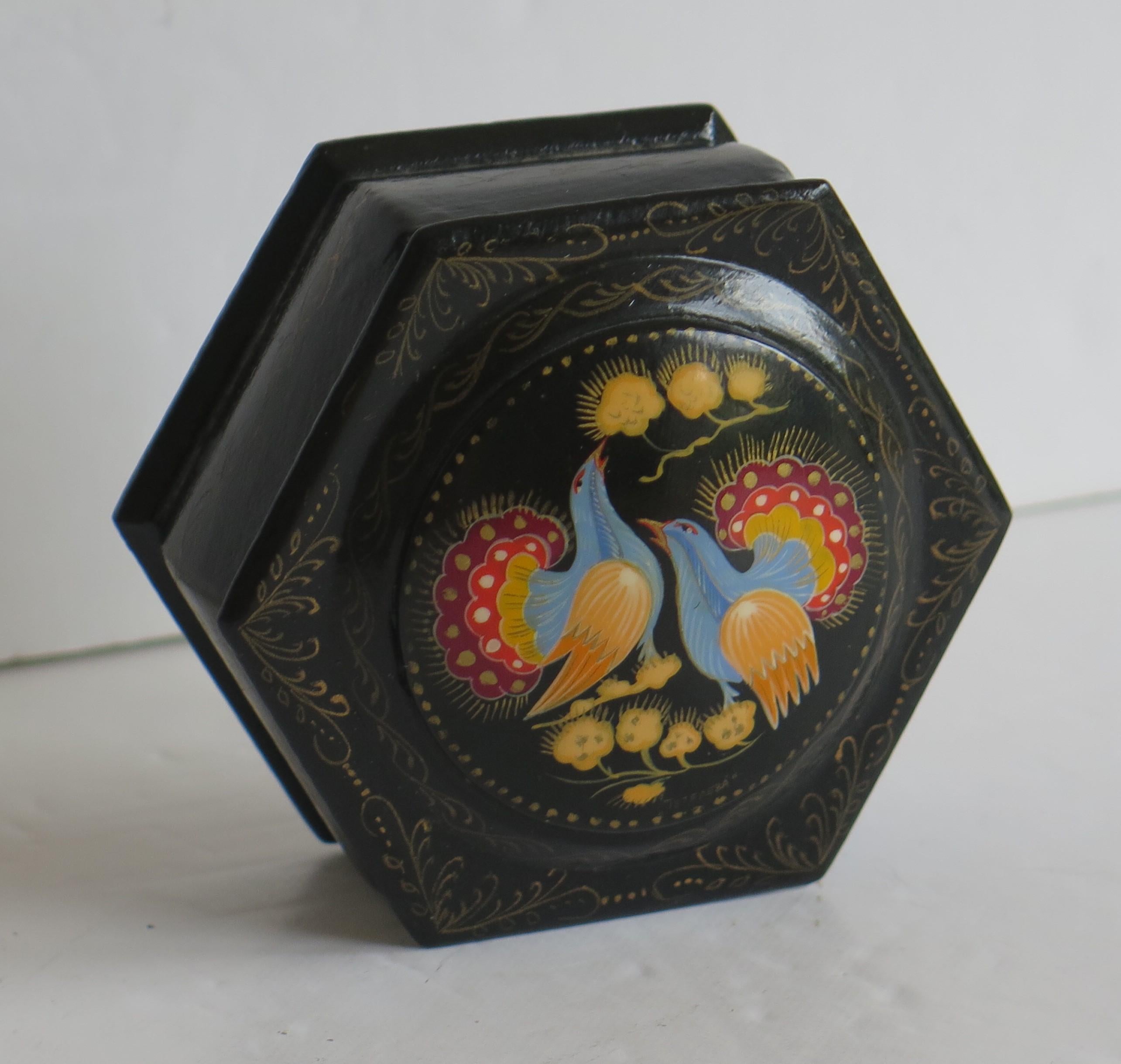 Fine Russian Kholui Lacquered Lidded Box Hand Painted & Signed, Mid 20th Century 2