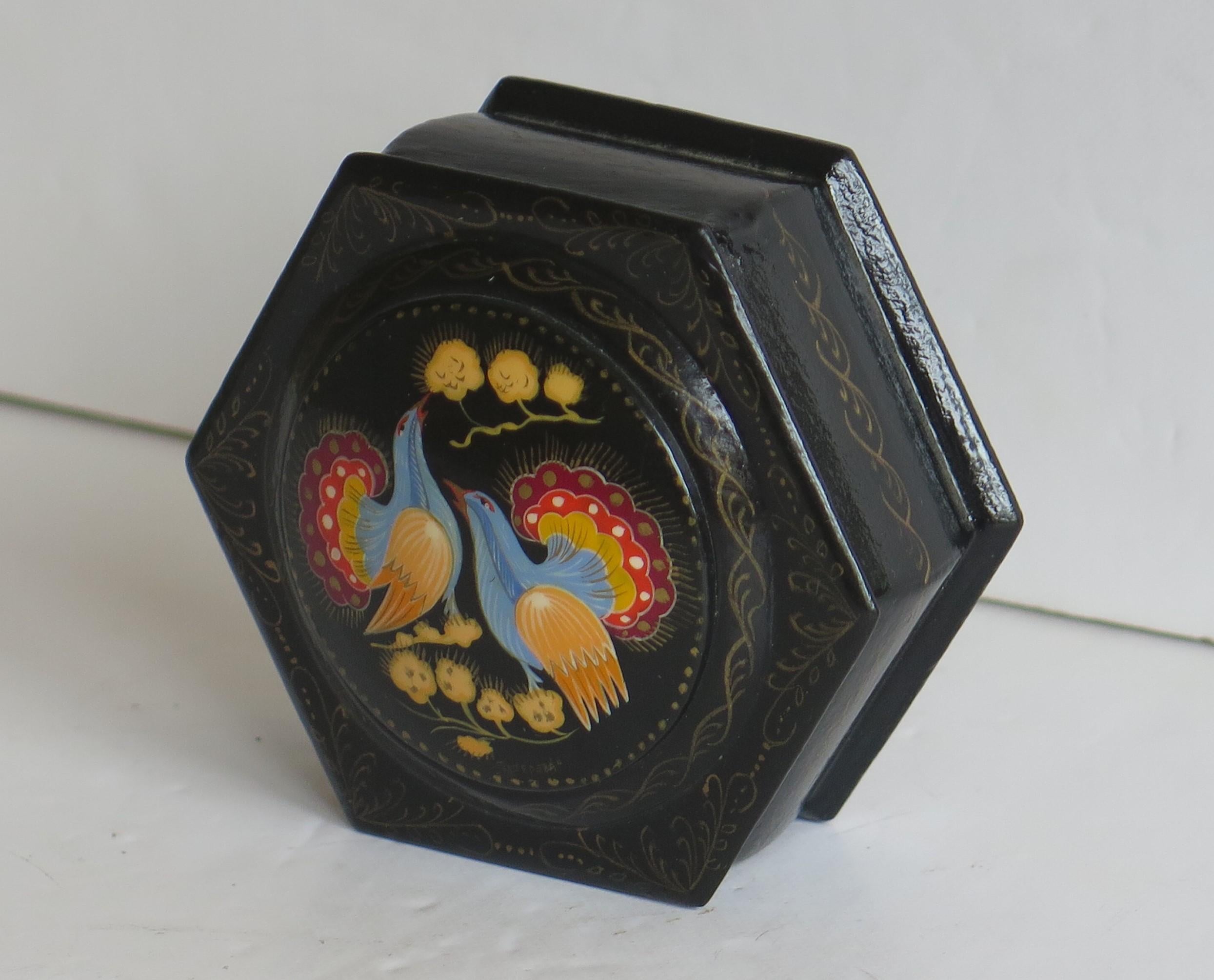 Fine Russian Kholui Lacquered Lidded Box Hand Painted & Signed, Mid 20th Century 3