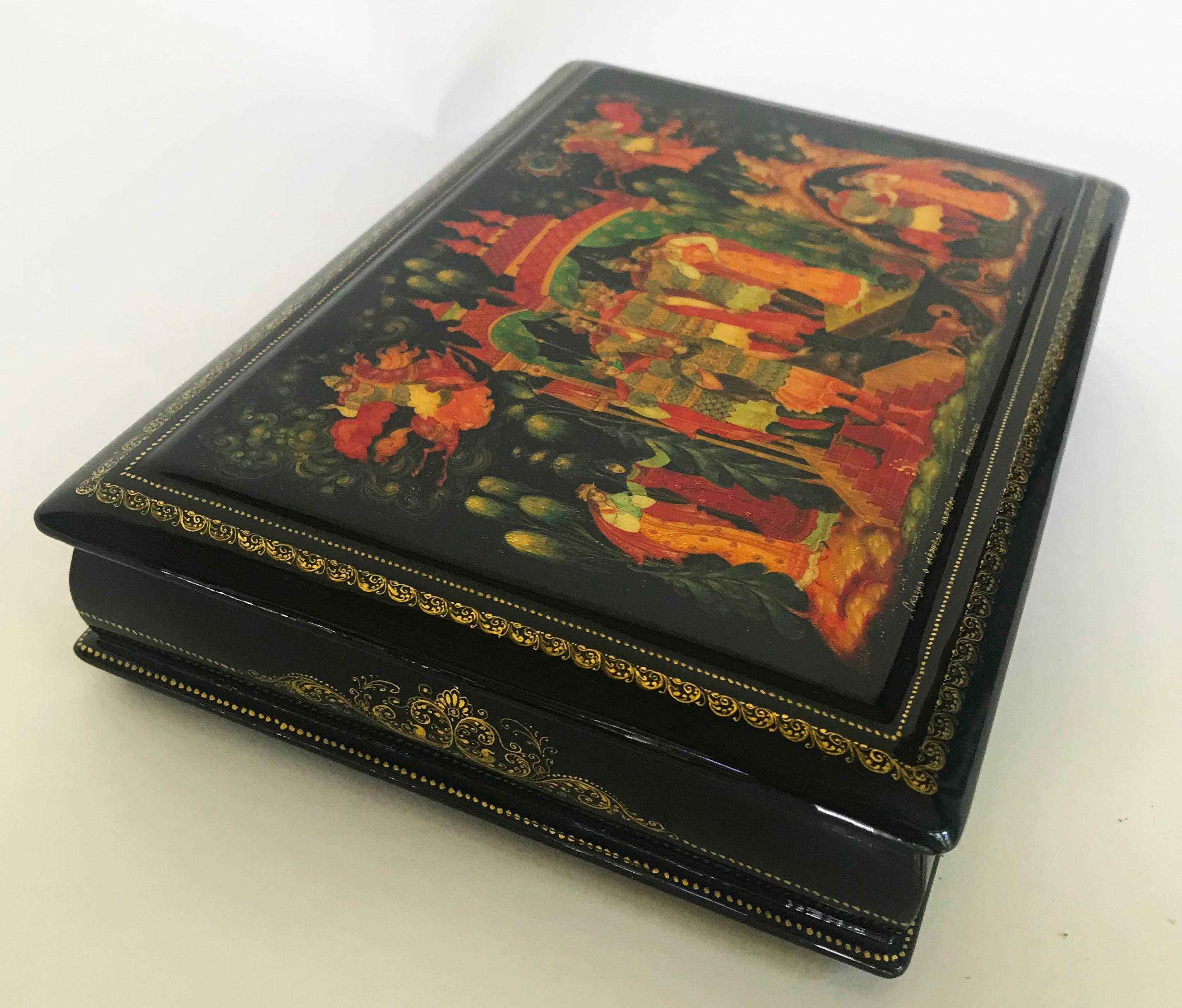 Artisan Fine Russian Lacquer Vanity Box from Palekh with Gold Leaf Painting