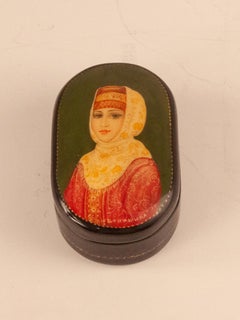 Fine Russian Palekh Lacquered Lidded Box Hand Painted Signed