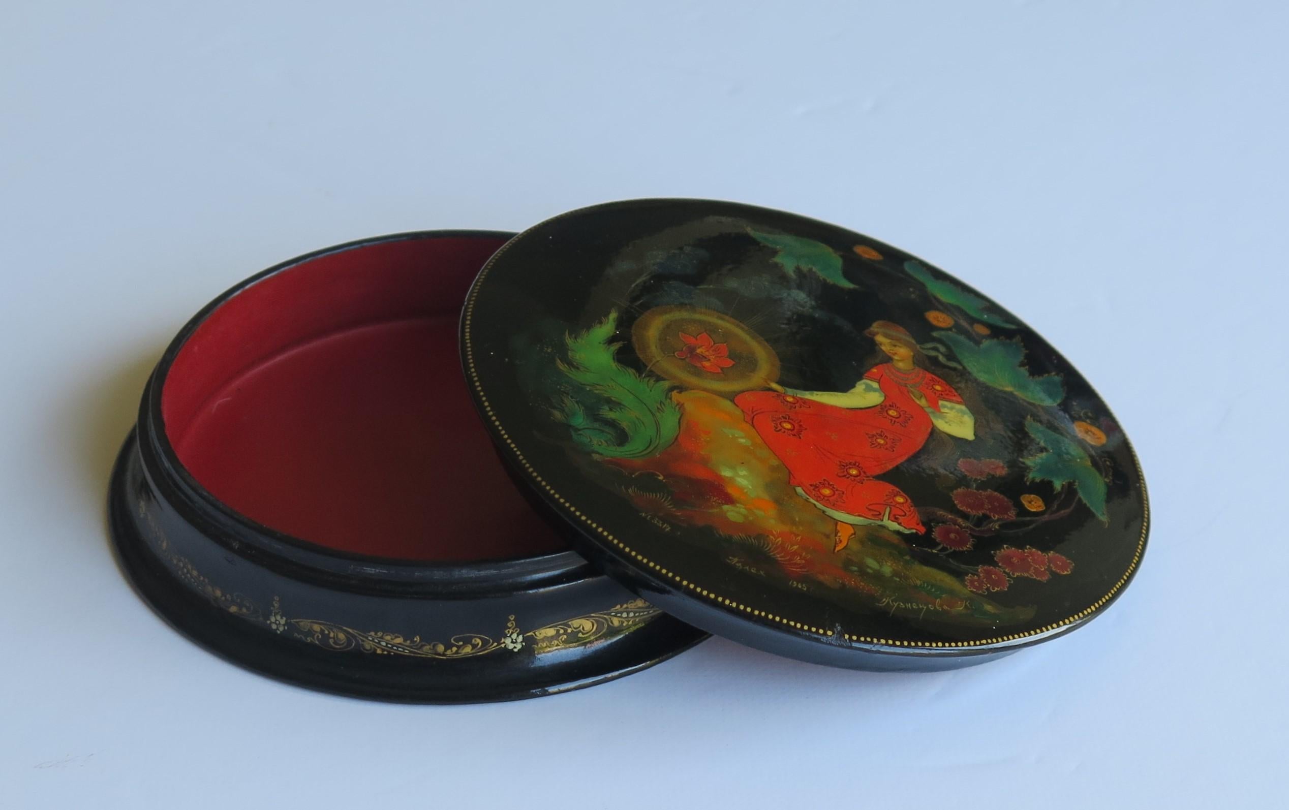 Fine Russian Palekh Lacquered Lidded Box Hand Painted Signed and Dated 1965 3