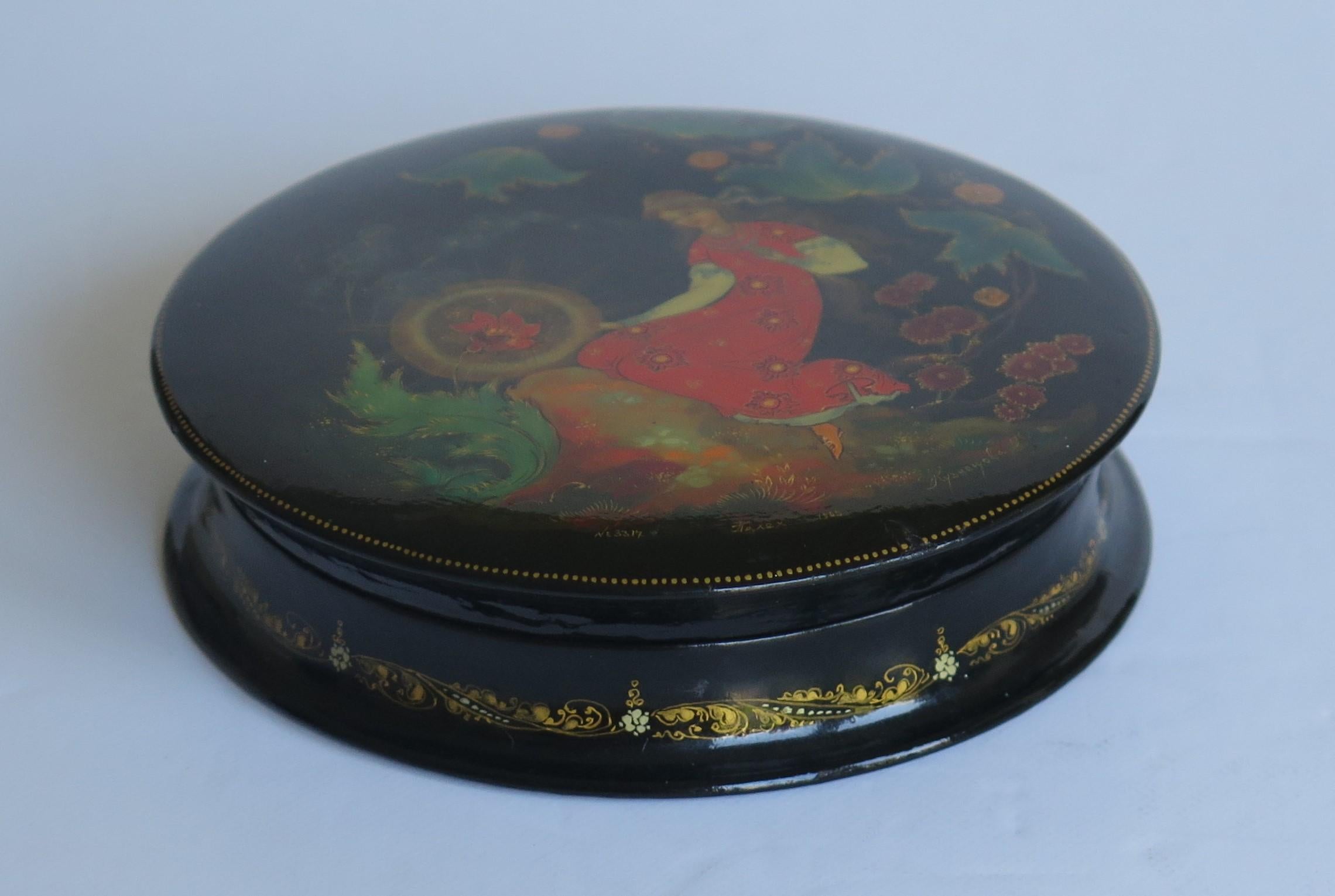 Fine Russian Palekh Lacquered Lidded Box Hand Painted Signed and Dated 1965 In Good Condition In Lincoln, Lincolnshire
