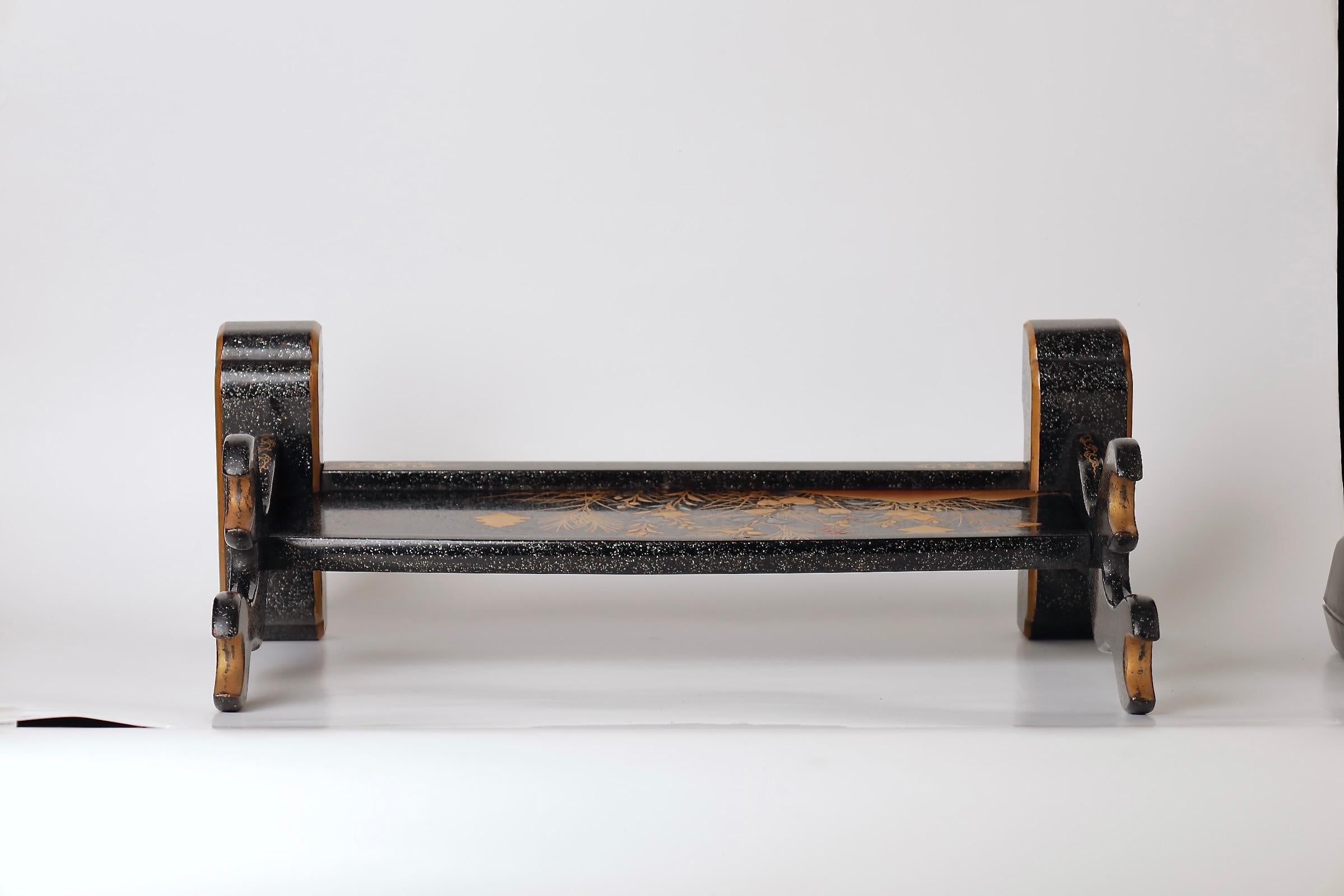 Fine Samurai Katana Stand with Exquisite Makie Lacquer, Late Edo Period, 19th For Sale 5