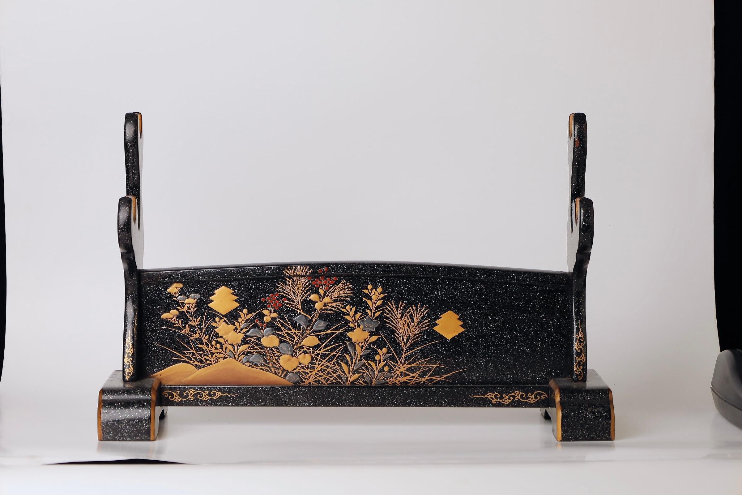 Japanese Fine Samurai Katana Stand with Exquisite Makie Lacquer, Late Edo Period, 19th For Sale