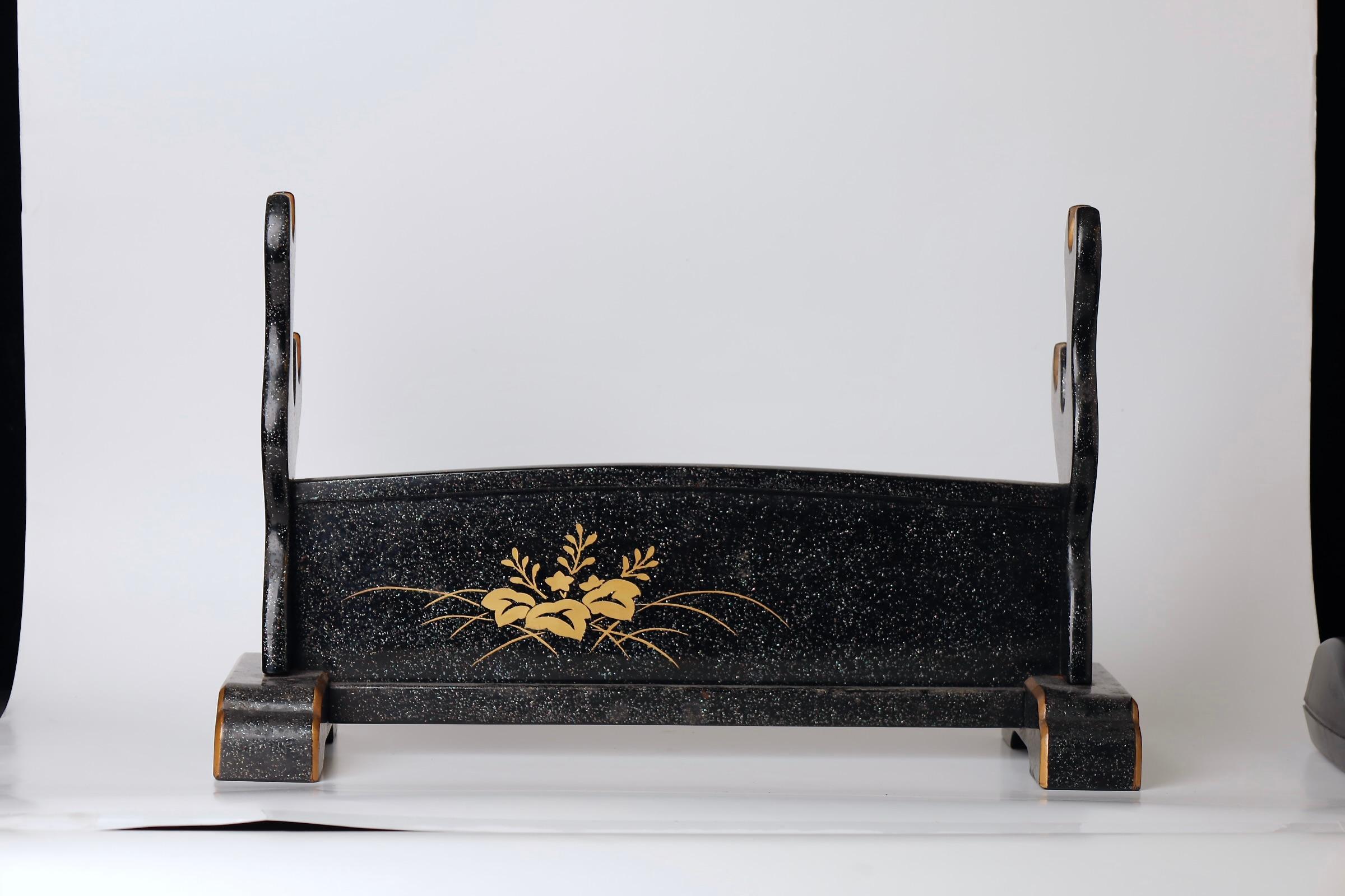 19th Century Fine Samurai Katana Stand with Exquisite Makie Lacquer, Late Edo Period, 19th For Sale