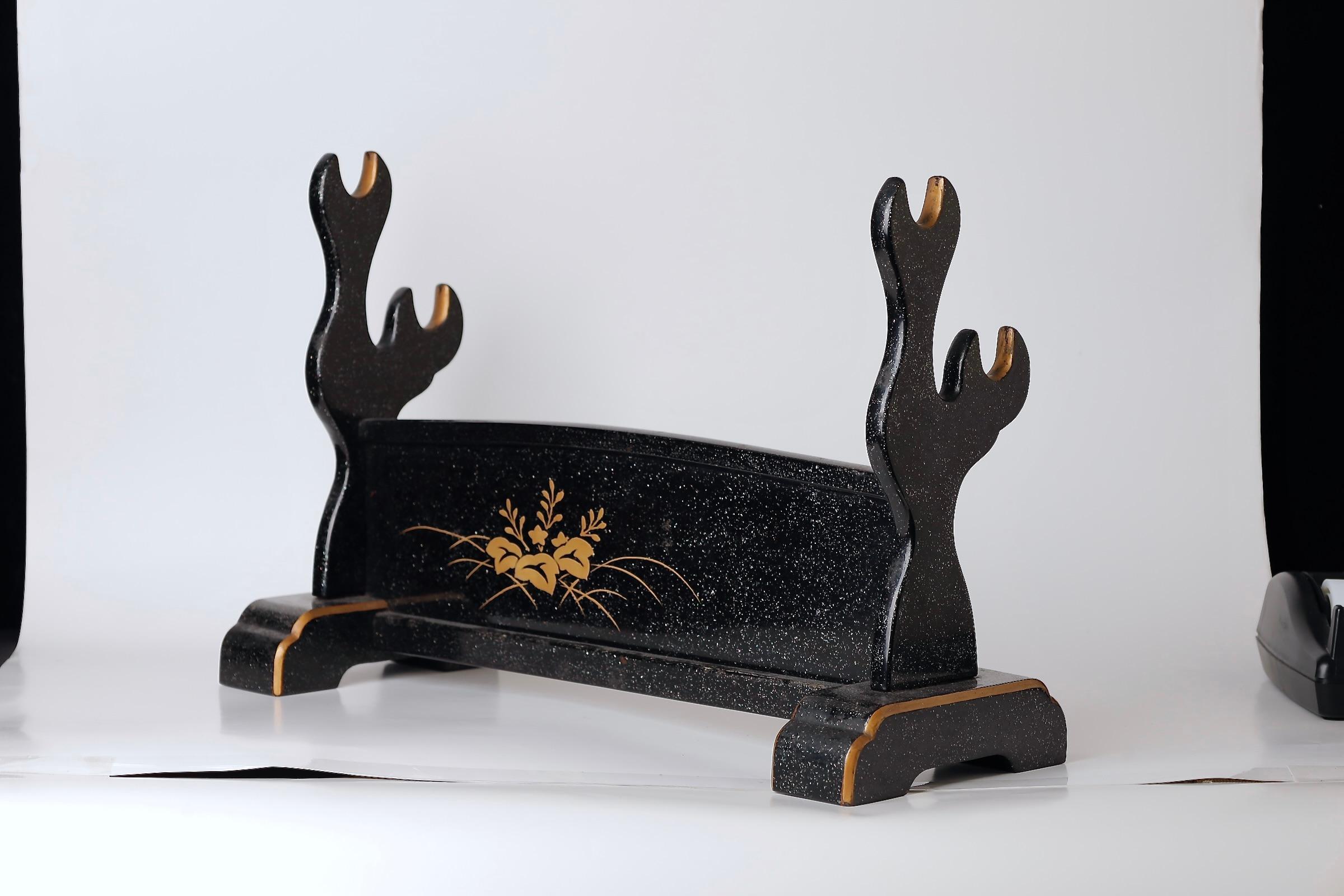 Silver Leaf Fine Samurai Katana Stand with Exquisite Makie Lacquer, Late Edo Period, 19th For Sale