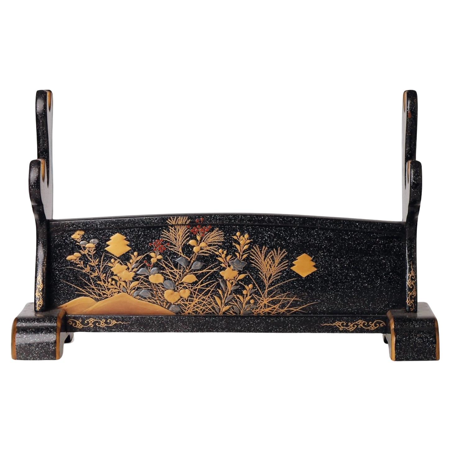 Fine Samurai Katana Stand with Exquisite Makie Lacquer, Late Edo Period, 19th