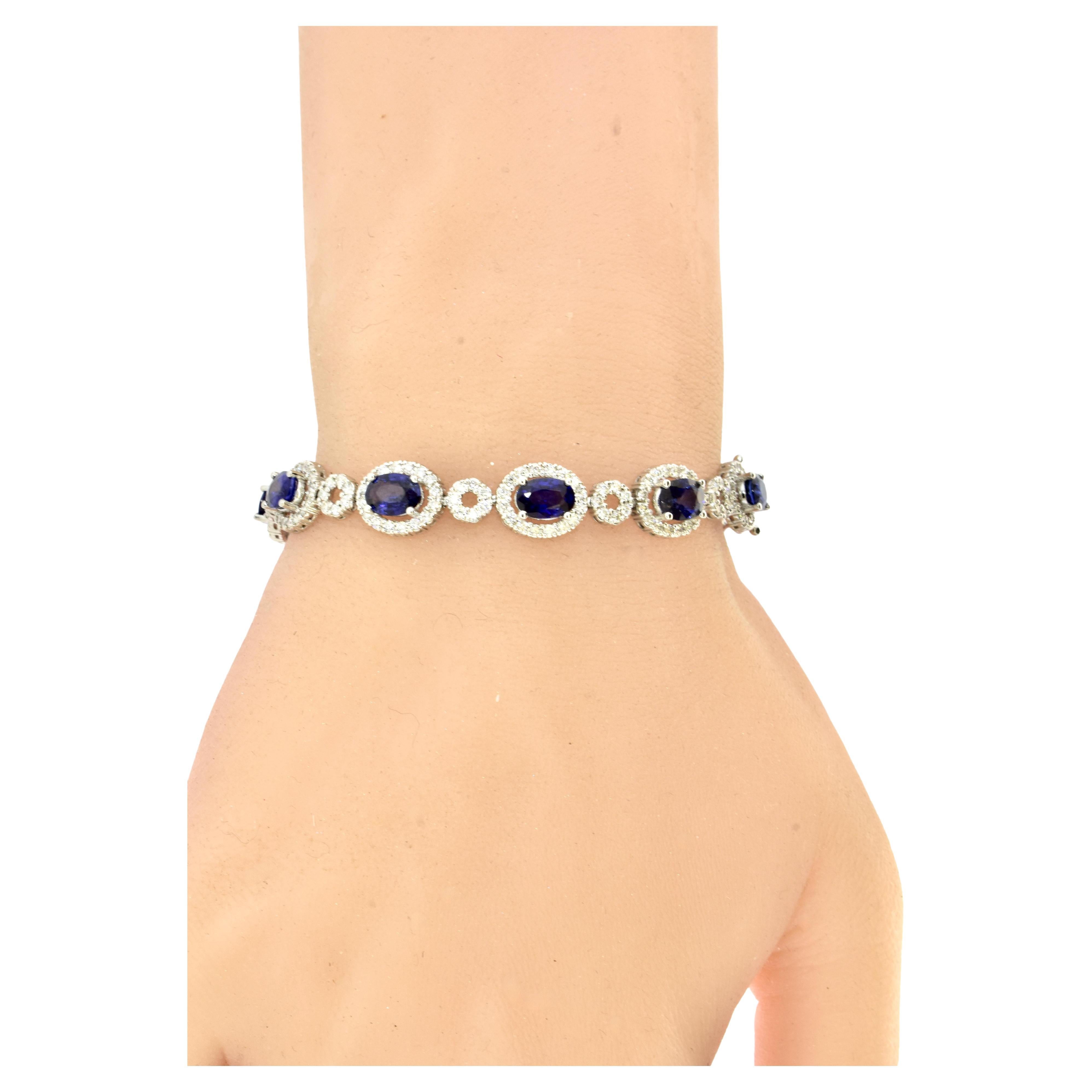 Zaffiro fine, 7 carati, e 2,20 carati. Bracciale &New contemporaneo in oro bianco e diamanti